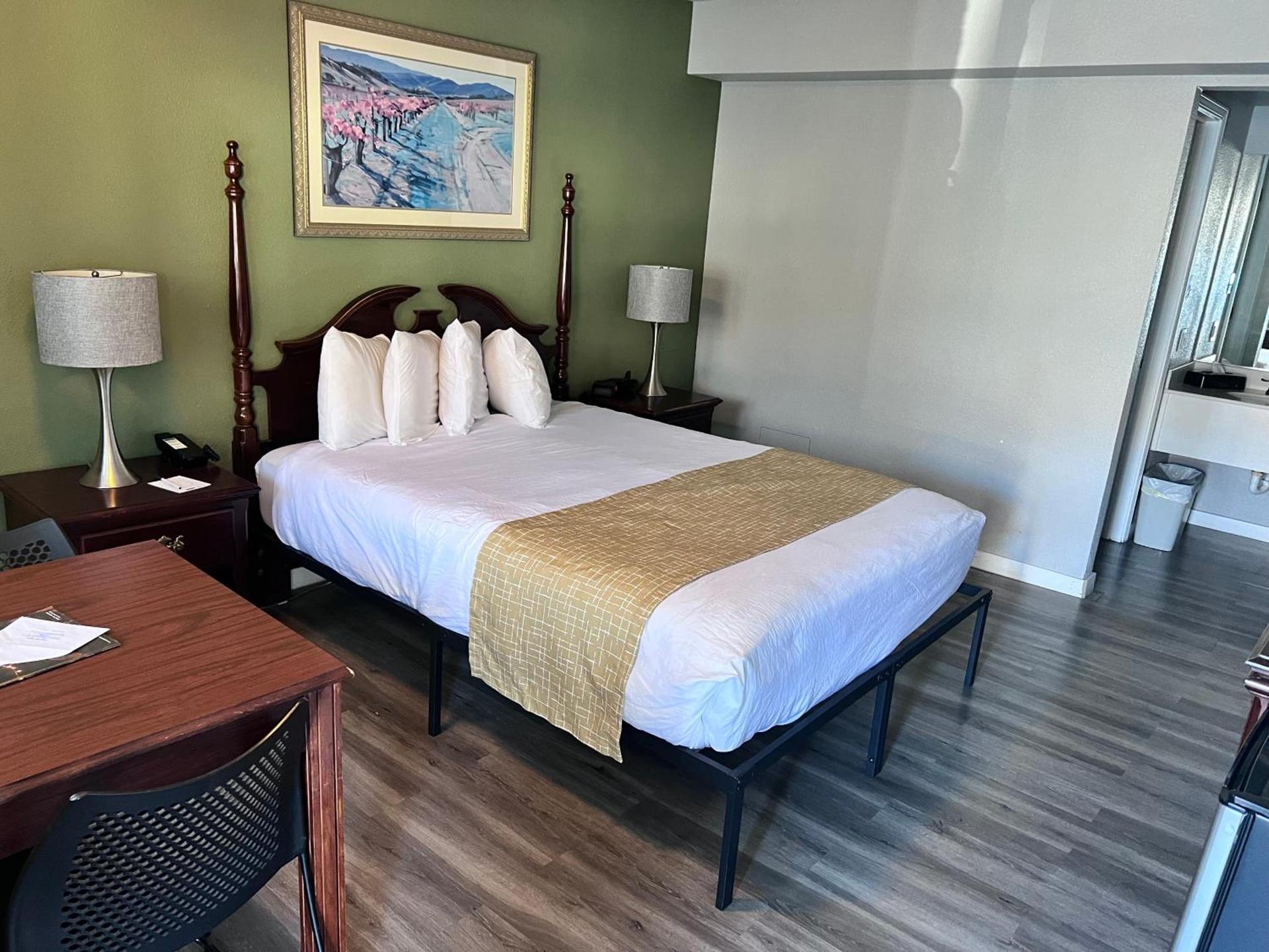 Travelodge by Wyndham Redding CA photo 23