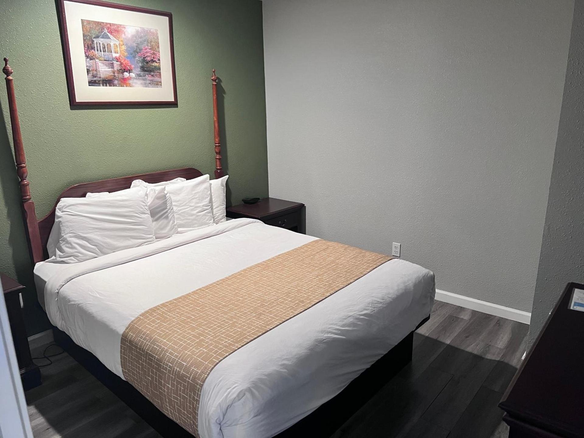 Travelodge by Wyndham Redding CA photo 28