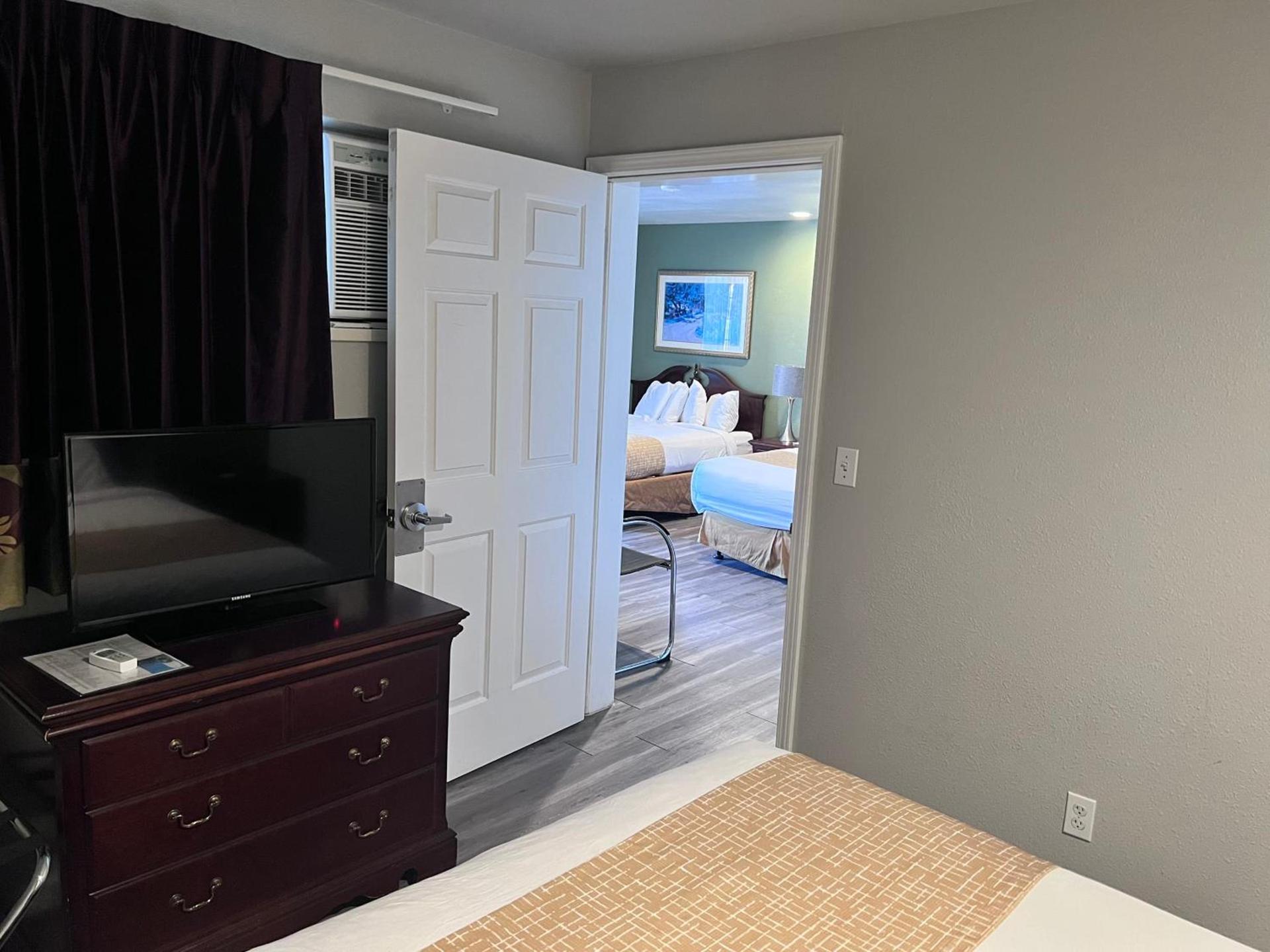 Travelodge by Wyndham Redding CA photo 29