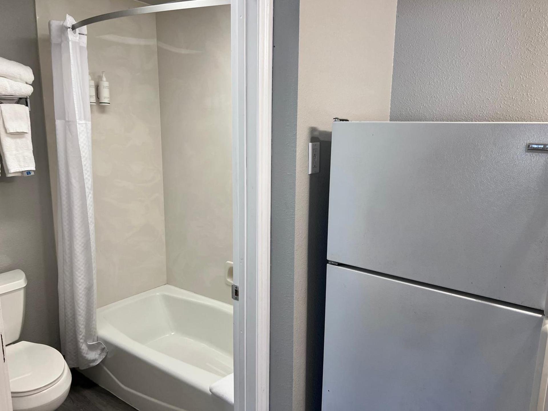 Travelodge by Wyndham Redding CA photo 30