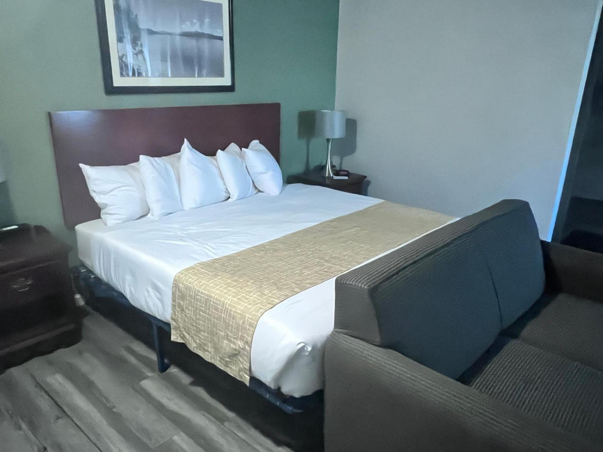 Travelodge by Wyndham Redding CA photo 35