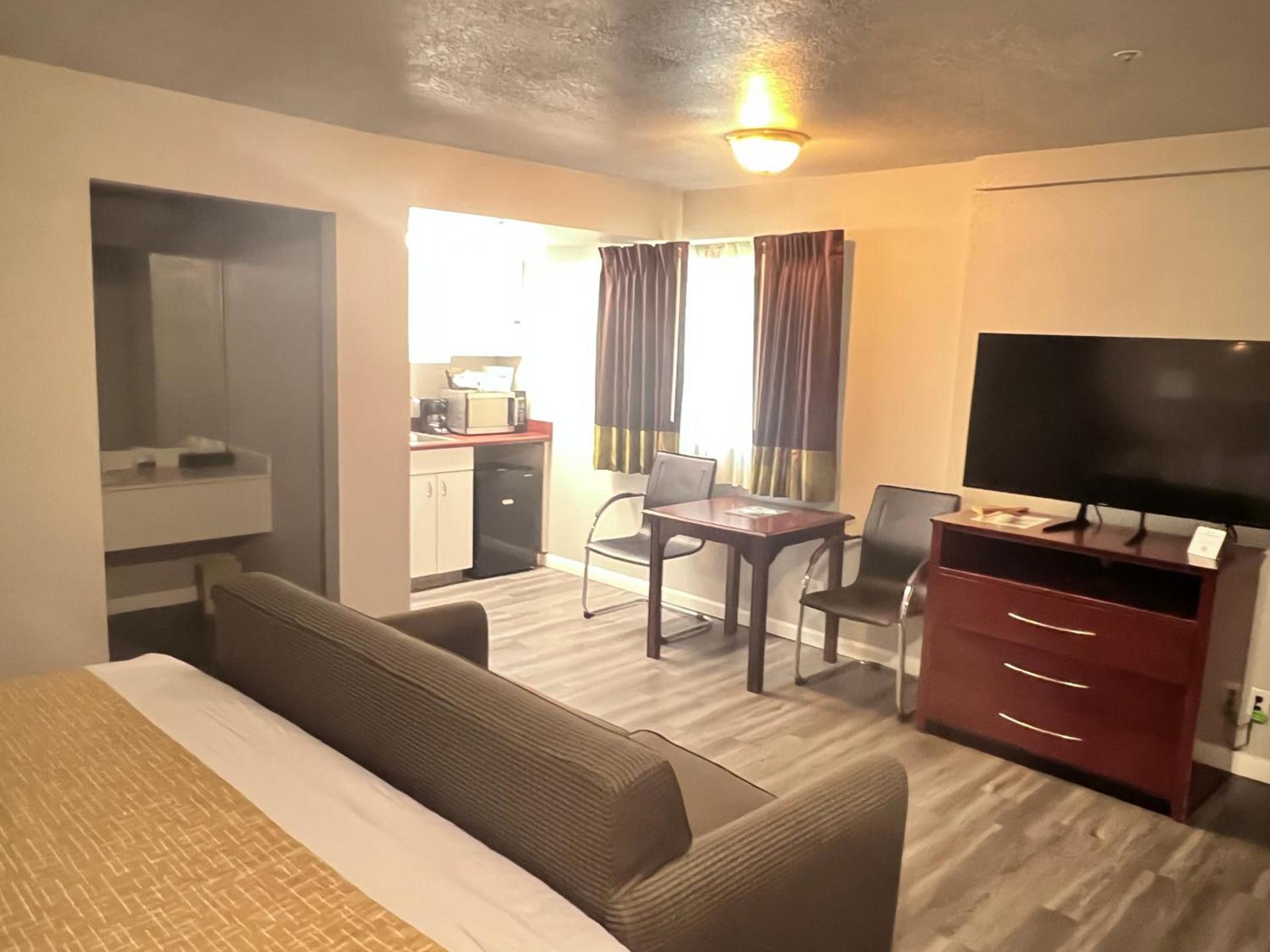 Travelodge by Wyndham Redding CA photo 36