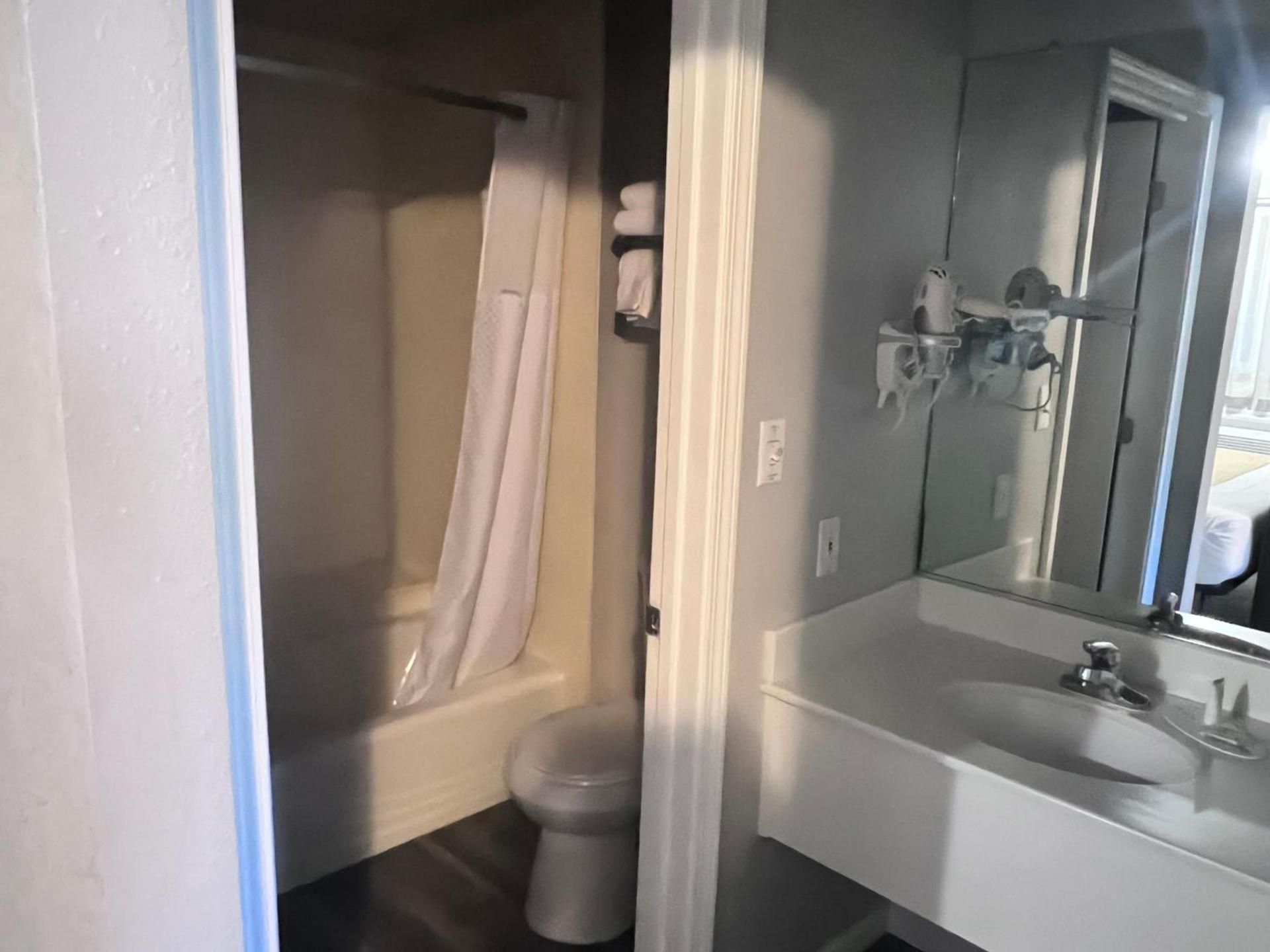 Travelodge by Wyndham Redding CA photo 37