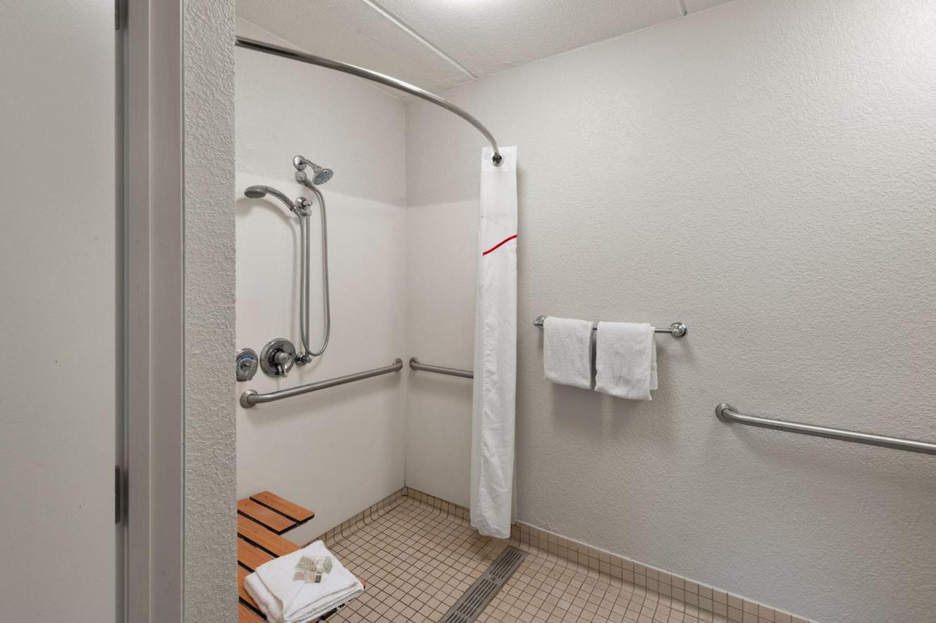 Red Roof Inn Binghamton - Johnson City photo 27