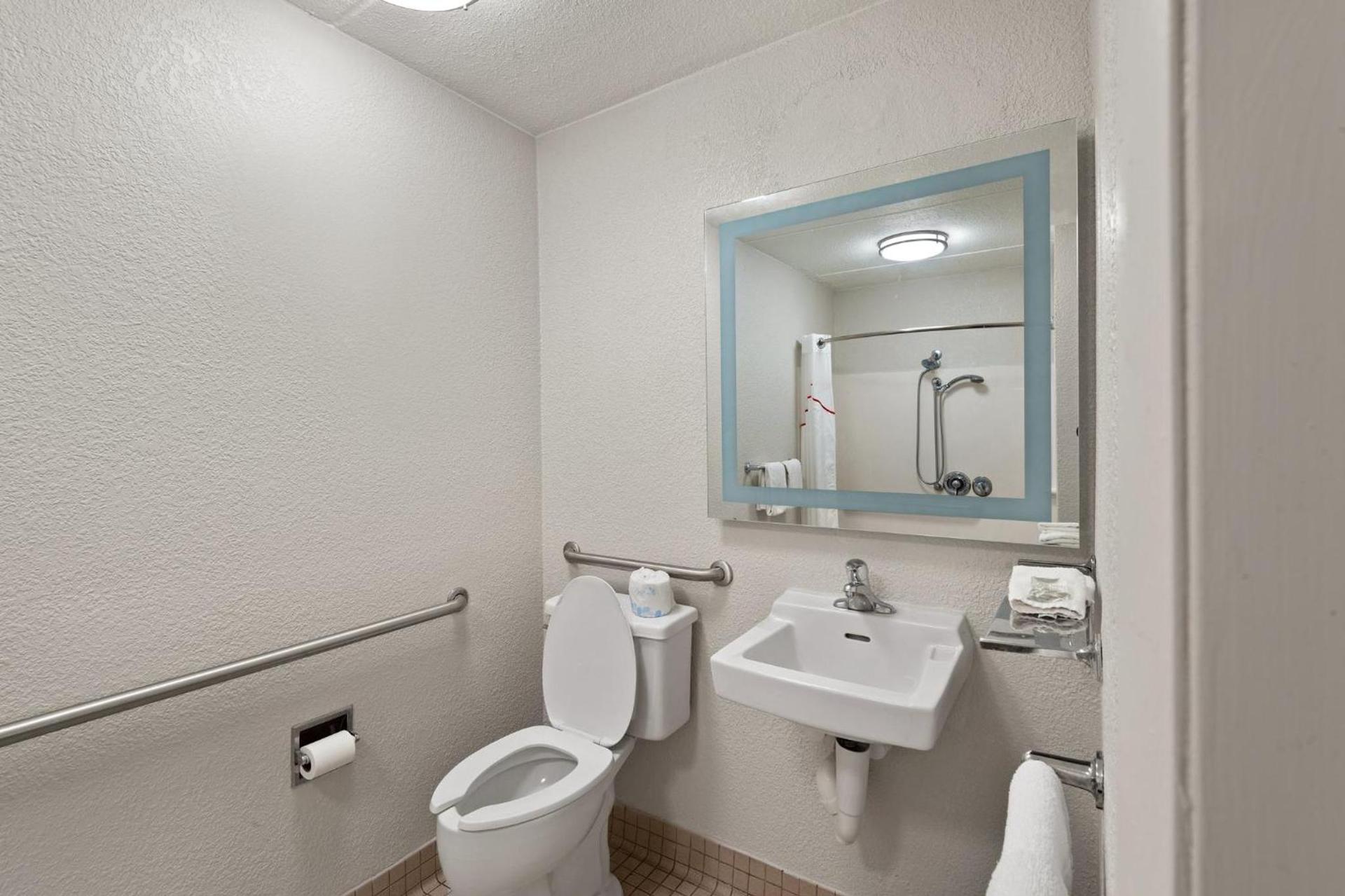 Red Roof Inn Binghamton - Johnson City photo 30