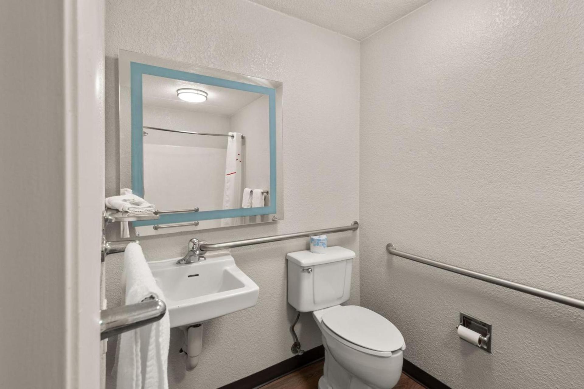 Red Roof Inn Binghamton - Johnson City photo 29