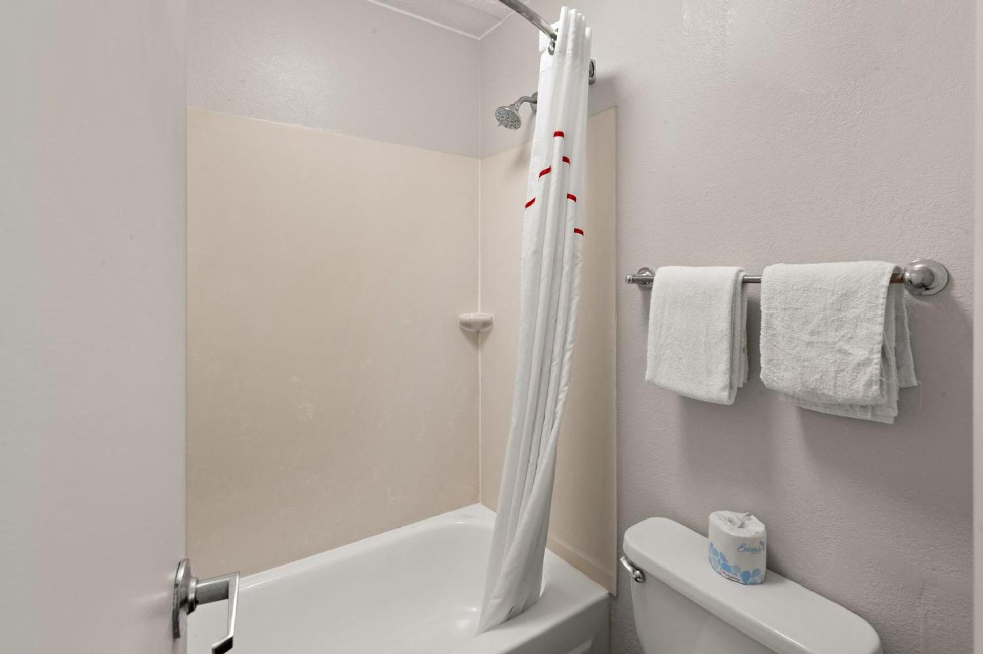 Red Roof Inn Binghamton - Johnson City photo 31