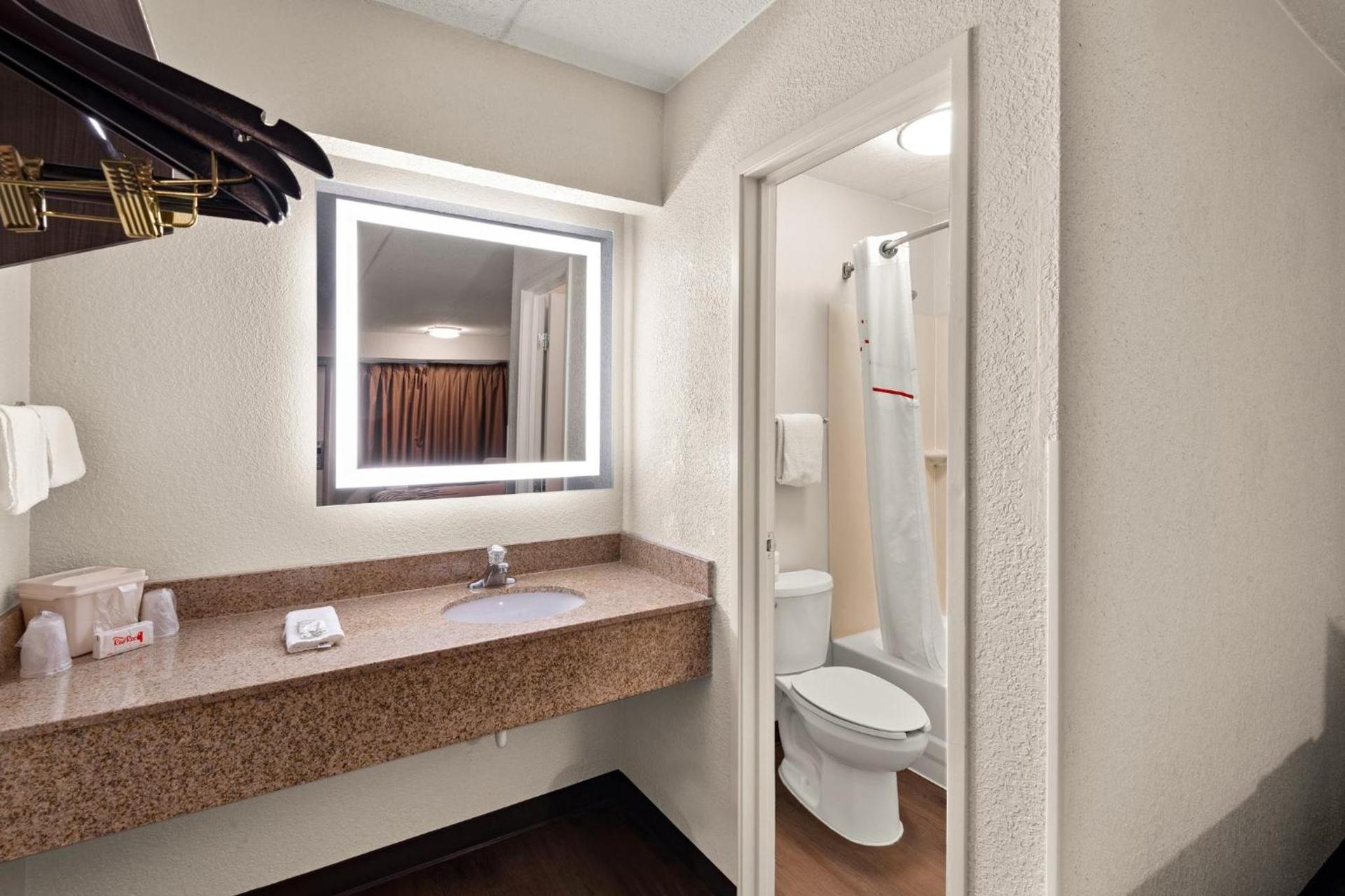 Red Roof Inn Binghamton - Johnson City photo 34