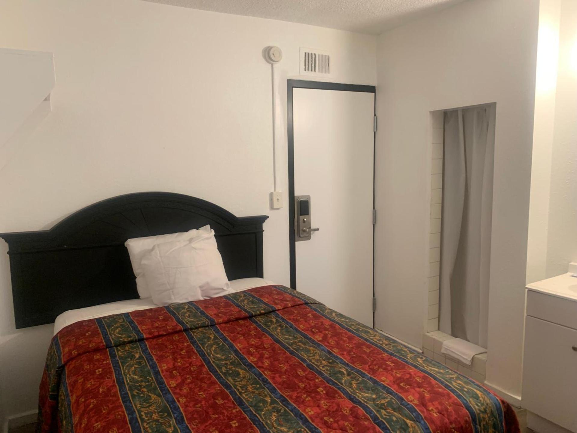 Encore Inn Inglewood photo 63