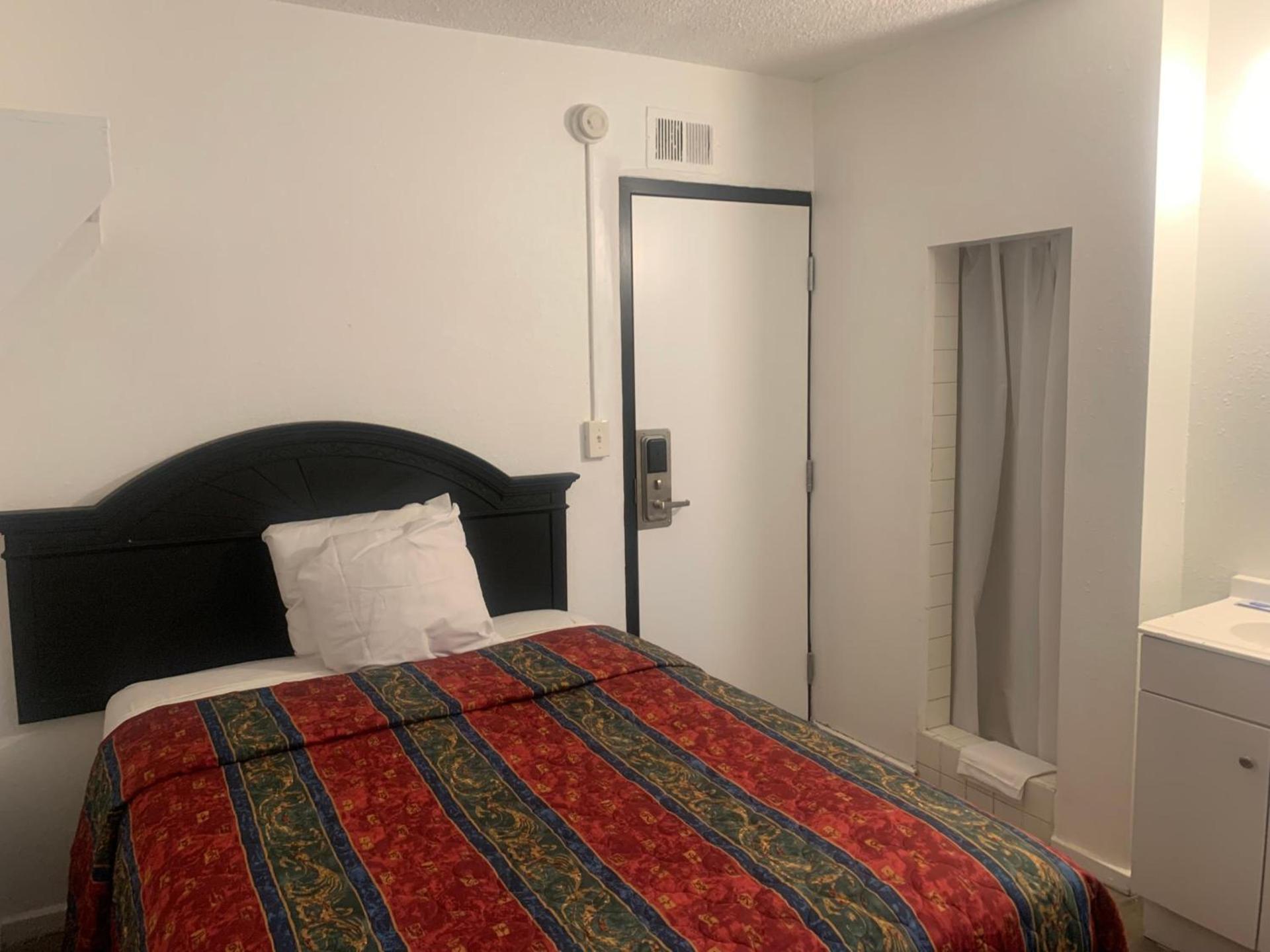 Encore Inn Inglewood photo 62