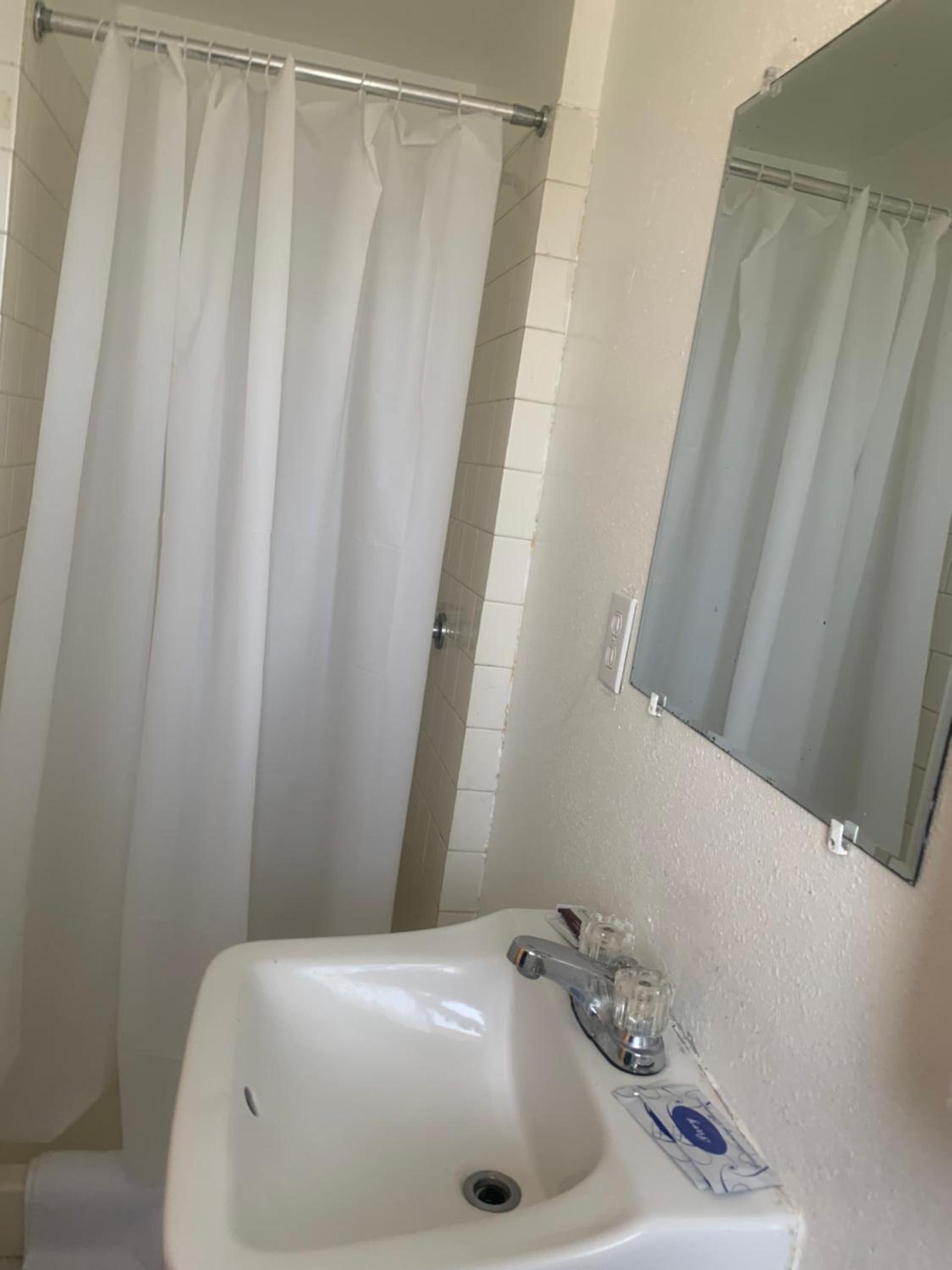 Encore Inn Inglewood photo 67