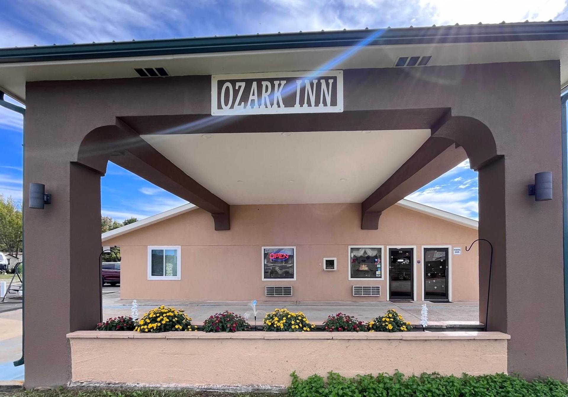 Ozark Inn photo 2