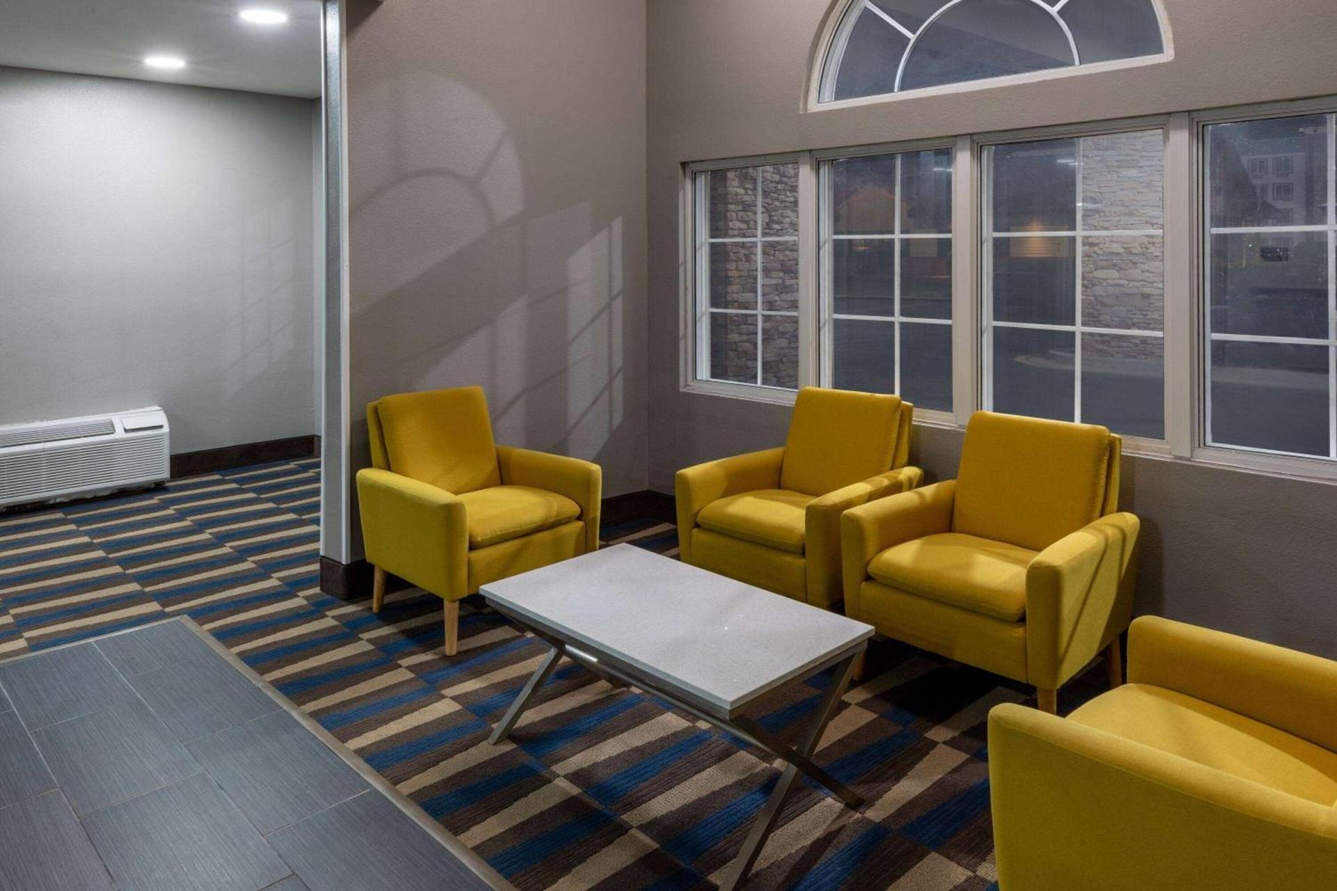 Microtel Inn & Suites by Wyndham Bossier City photo 14