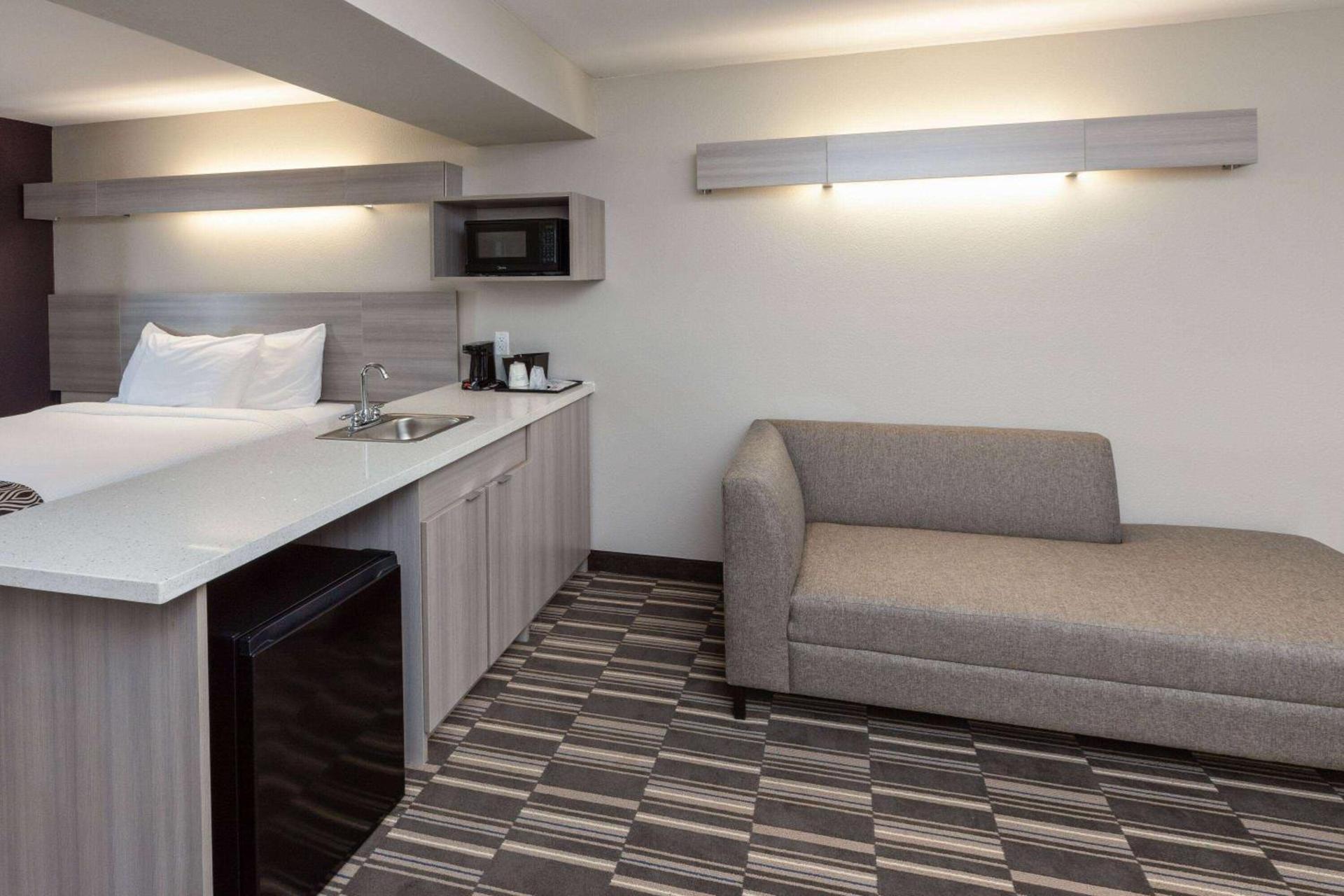 Microtel Inn & Suites by Wyndham Bossier City photo 53