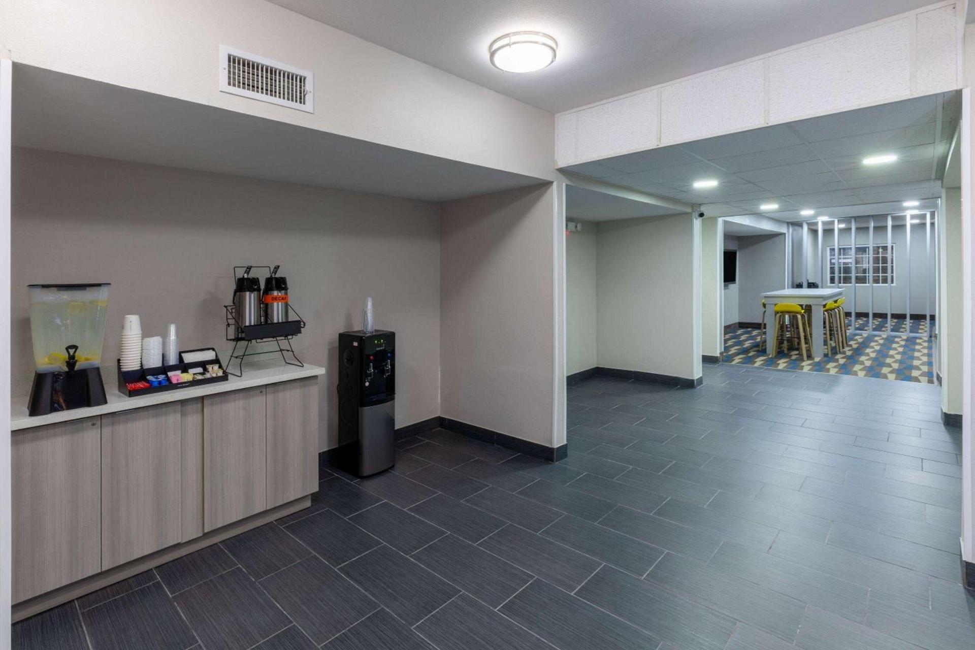 Microtel Inn & Suites by Wyndham Bossier City photo 54