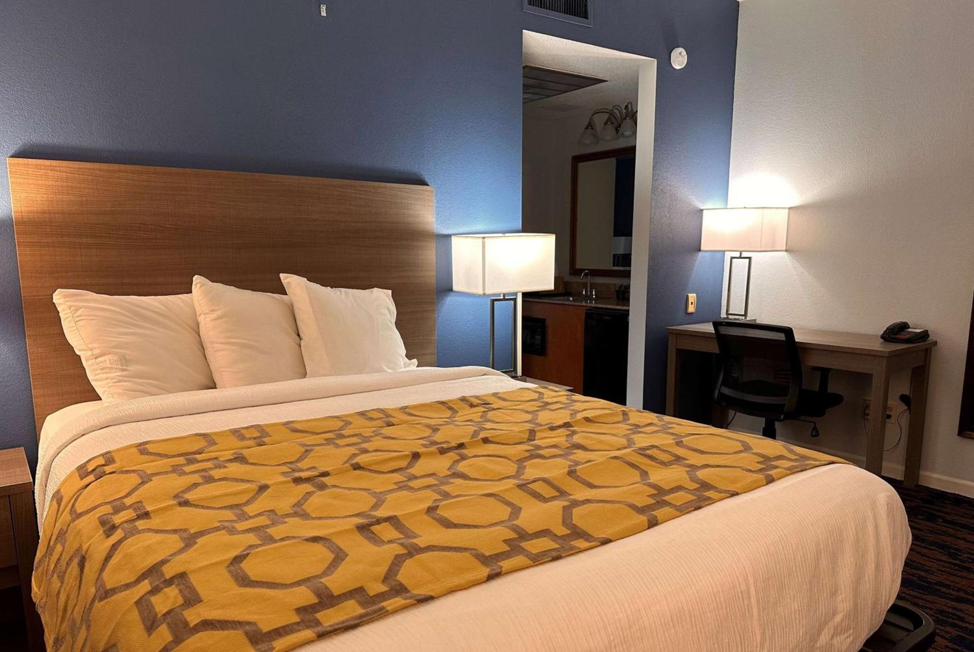 Baymont by Wyndham Indianapolis Northwest photo 29