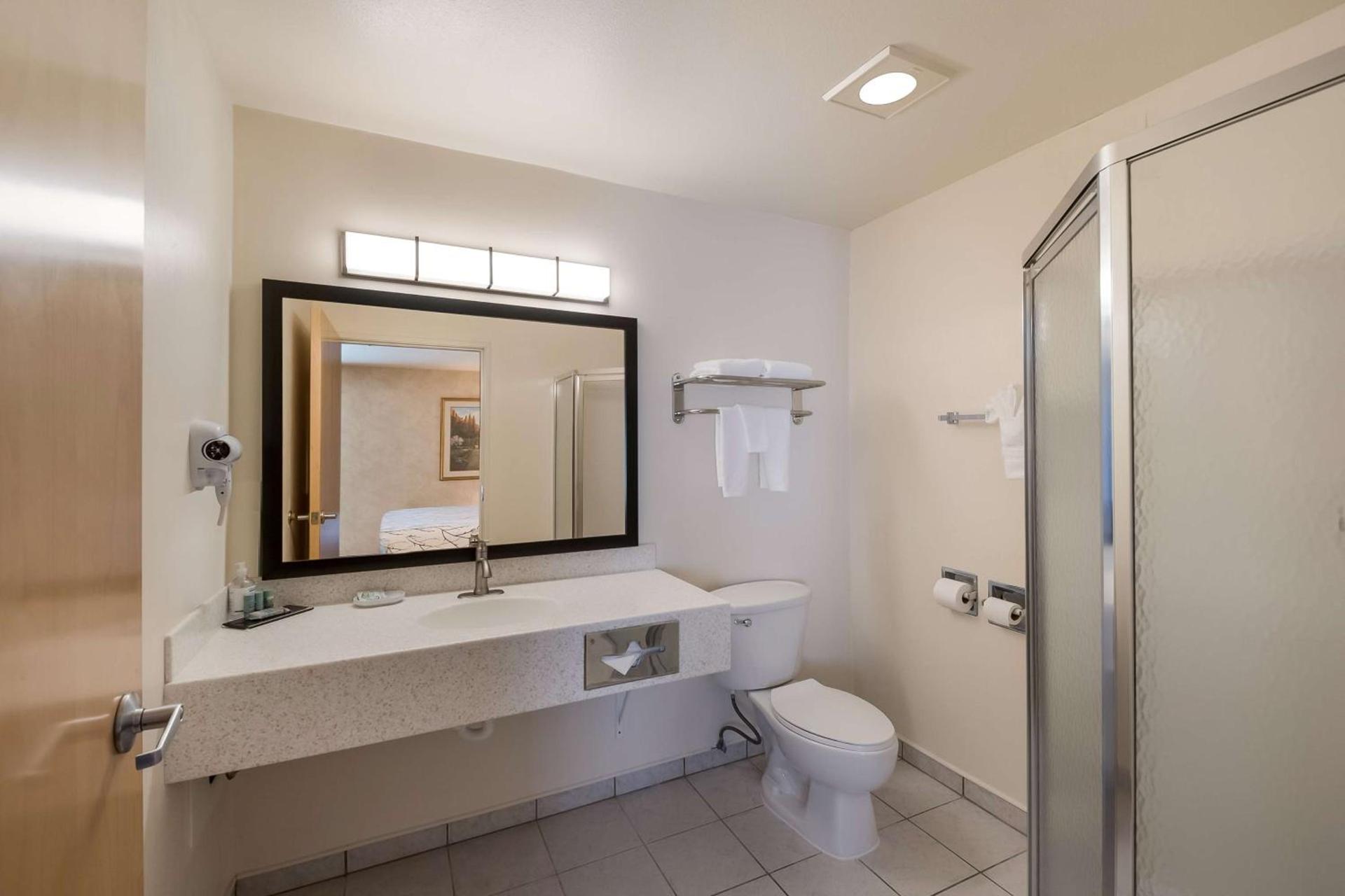 SureStay Plus Hotel by Best Western SeaTac Airport photo 15