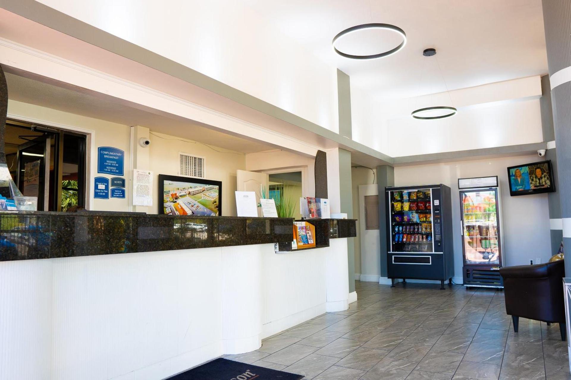 Howard Johnson by Wyndham Clearwater - Dunedin photo 2