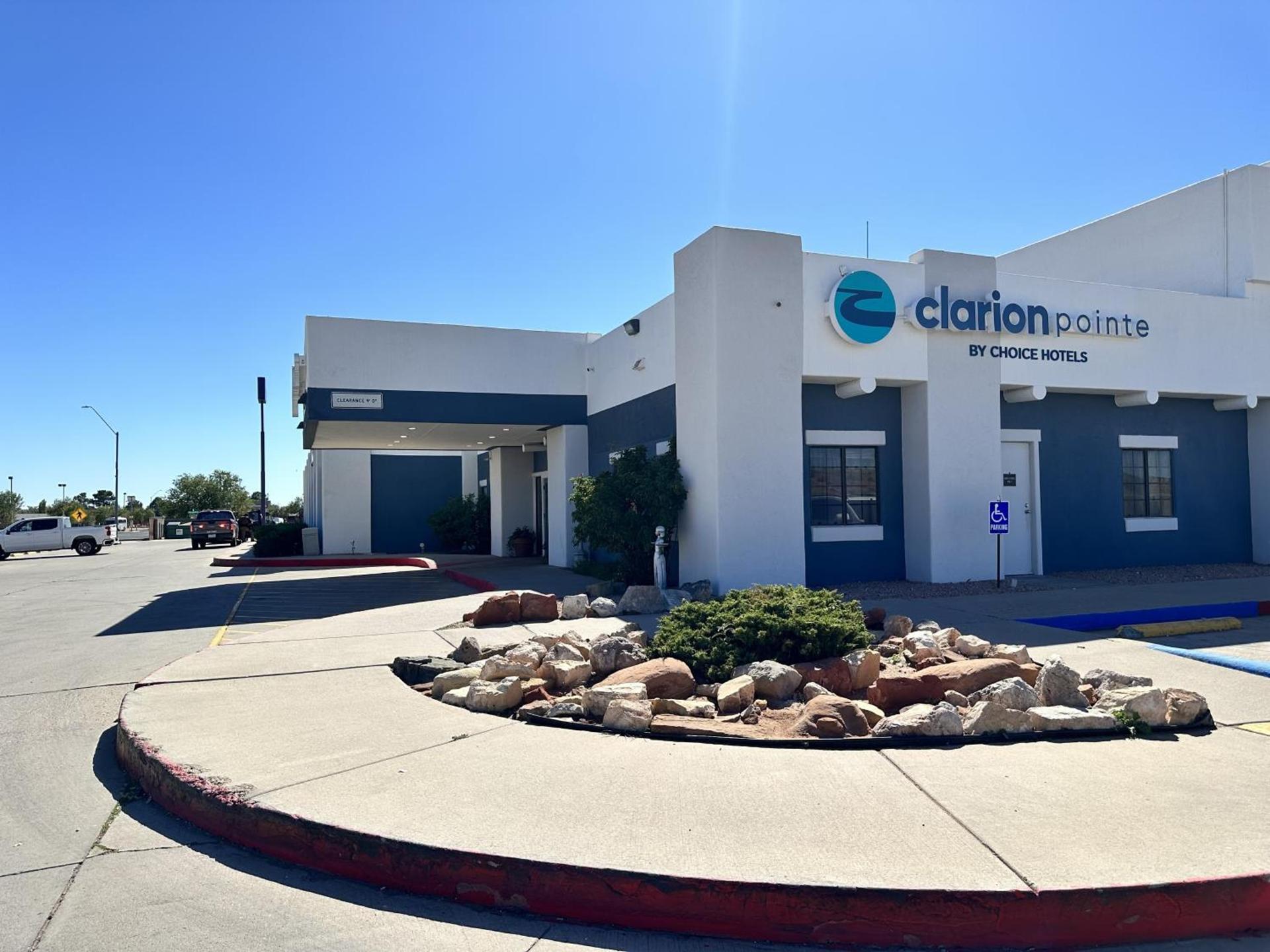 Clarion Pointe Winslow I-40 photo 32