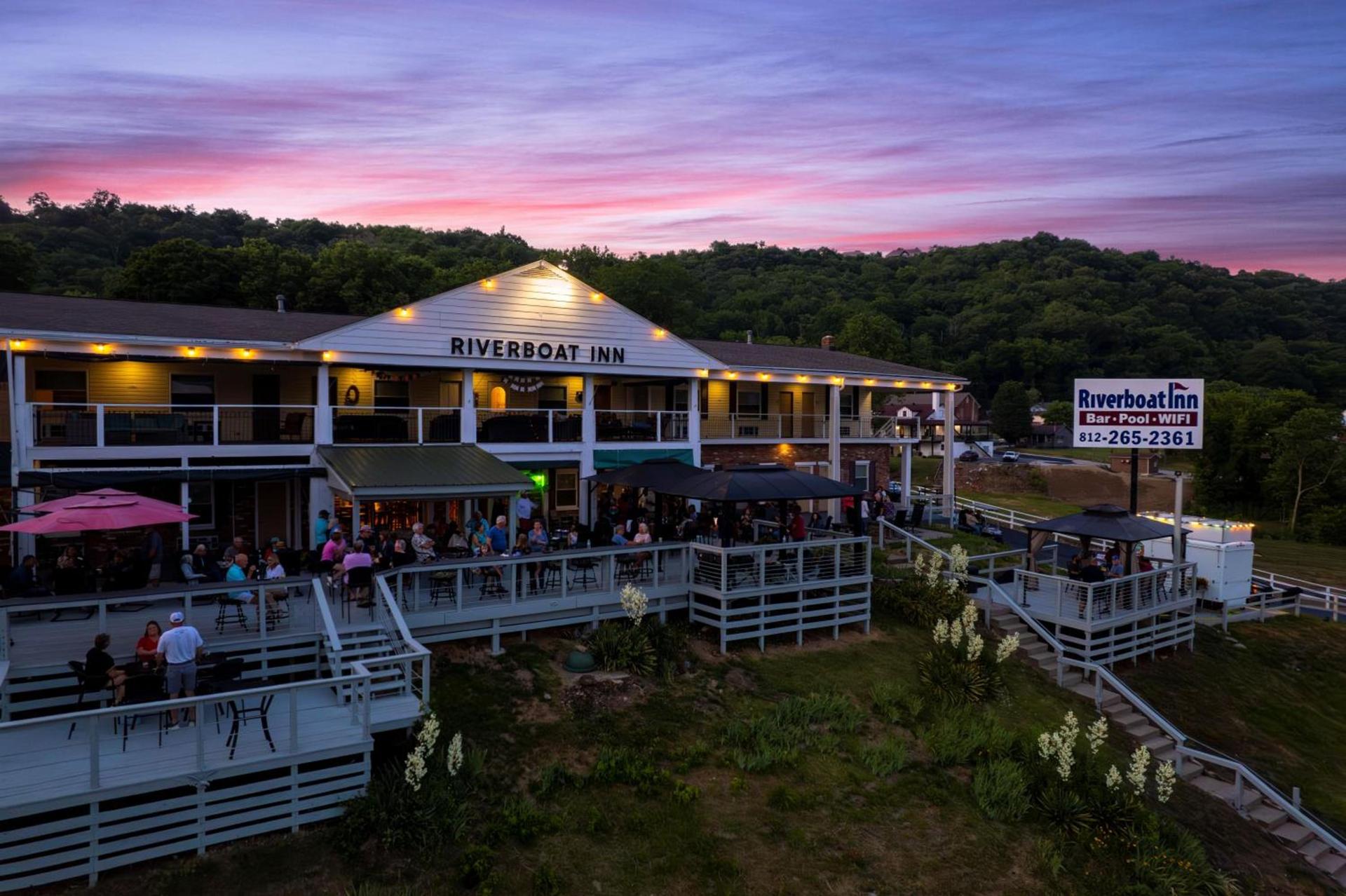 Riverboat Inn & Suites photo 4