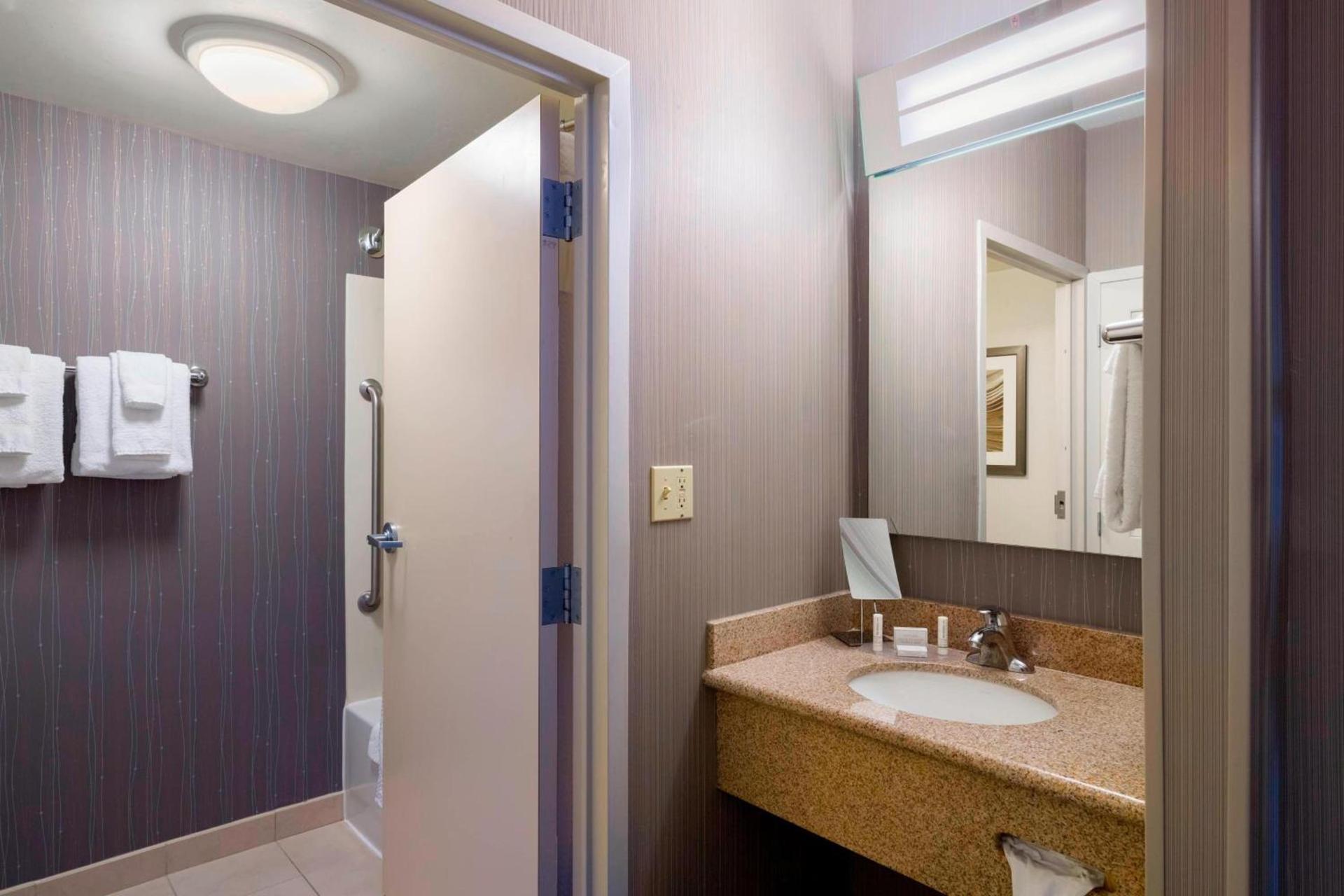 Courtyard by Marriott Scranton Montage Mountain photo 19