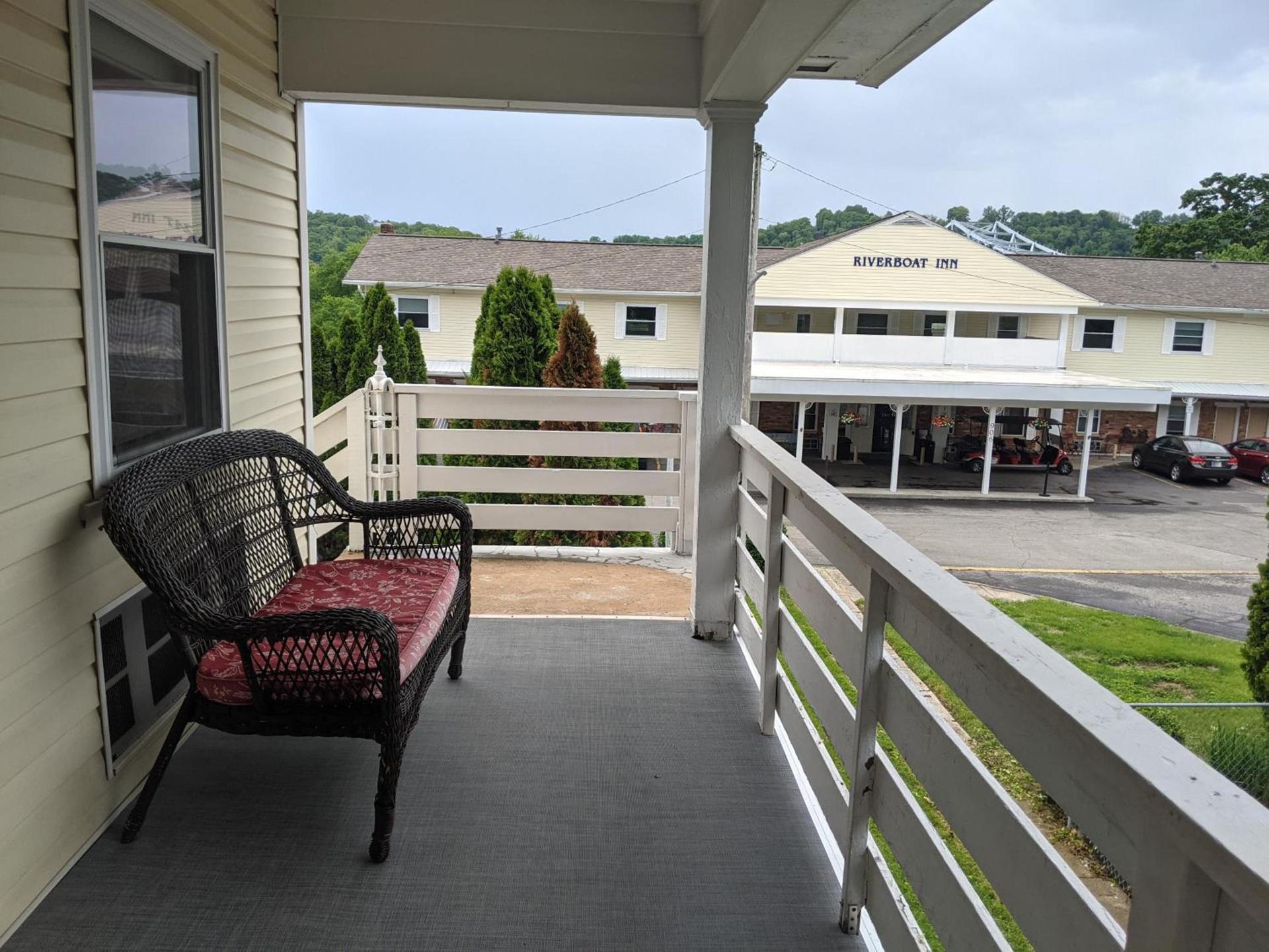 Riverboat Inn & Suites photo 66