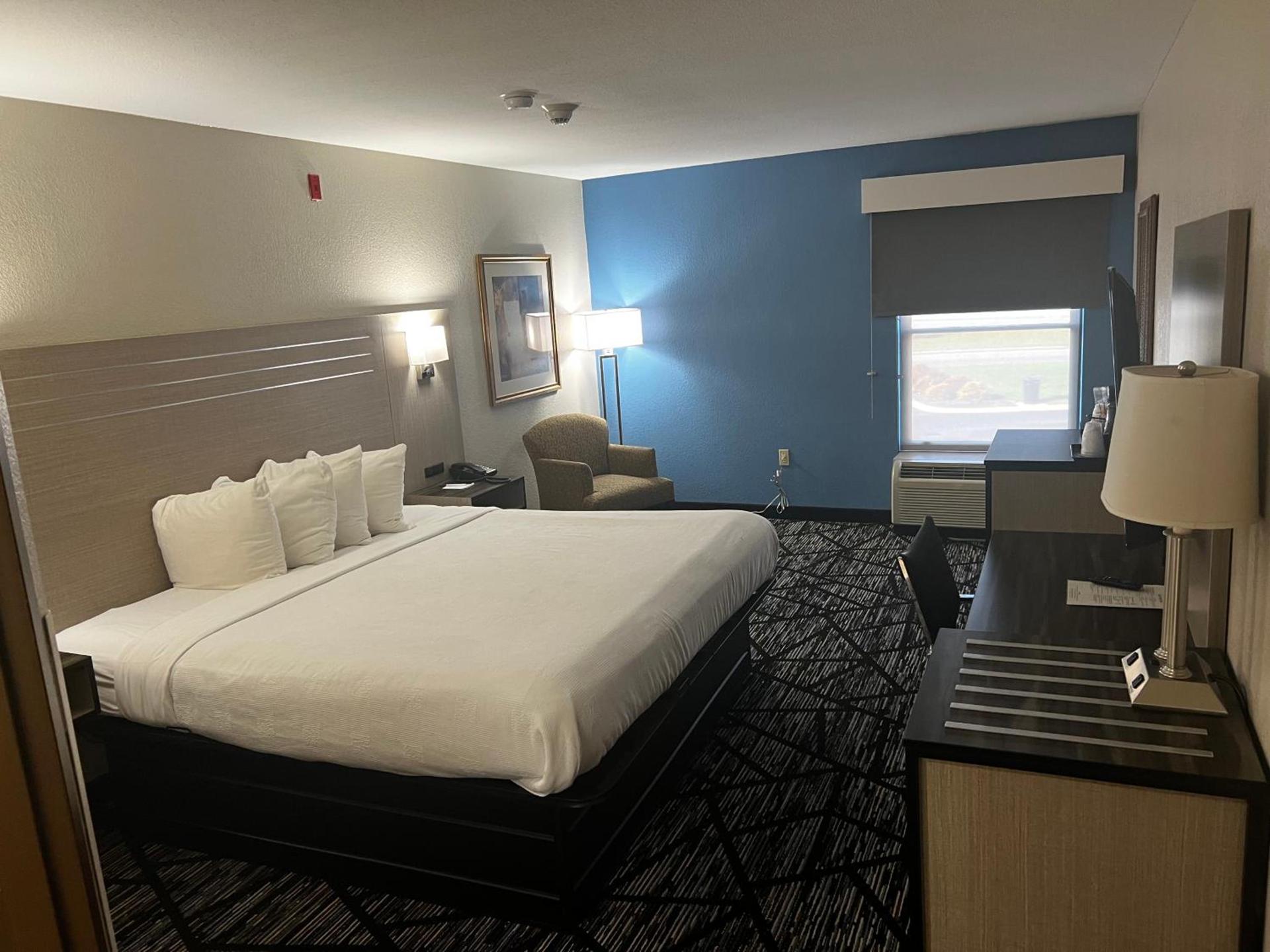 Baymont By Wyndham Monroe Ohio photo 23
