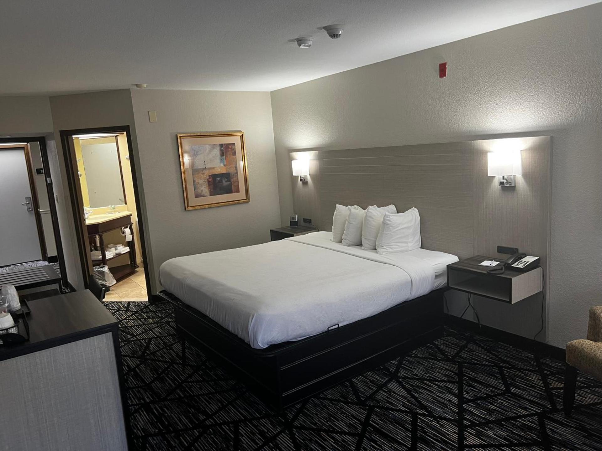 Baymont By Wyndham Monroe Ohio photo 24