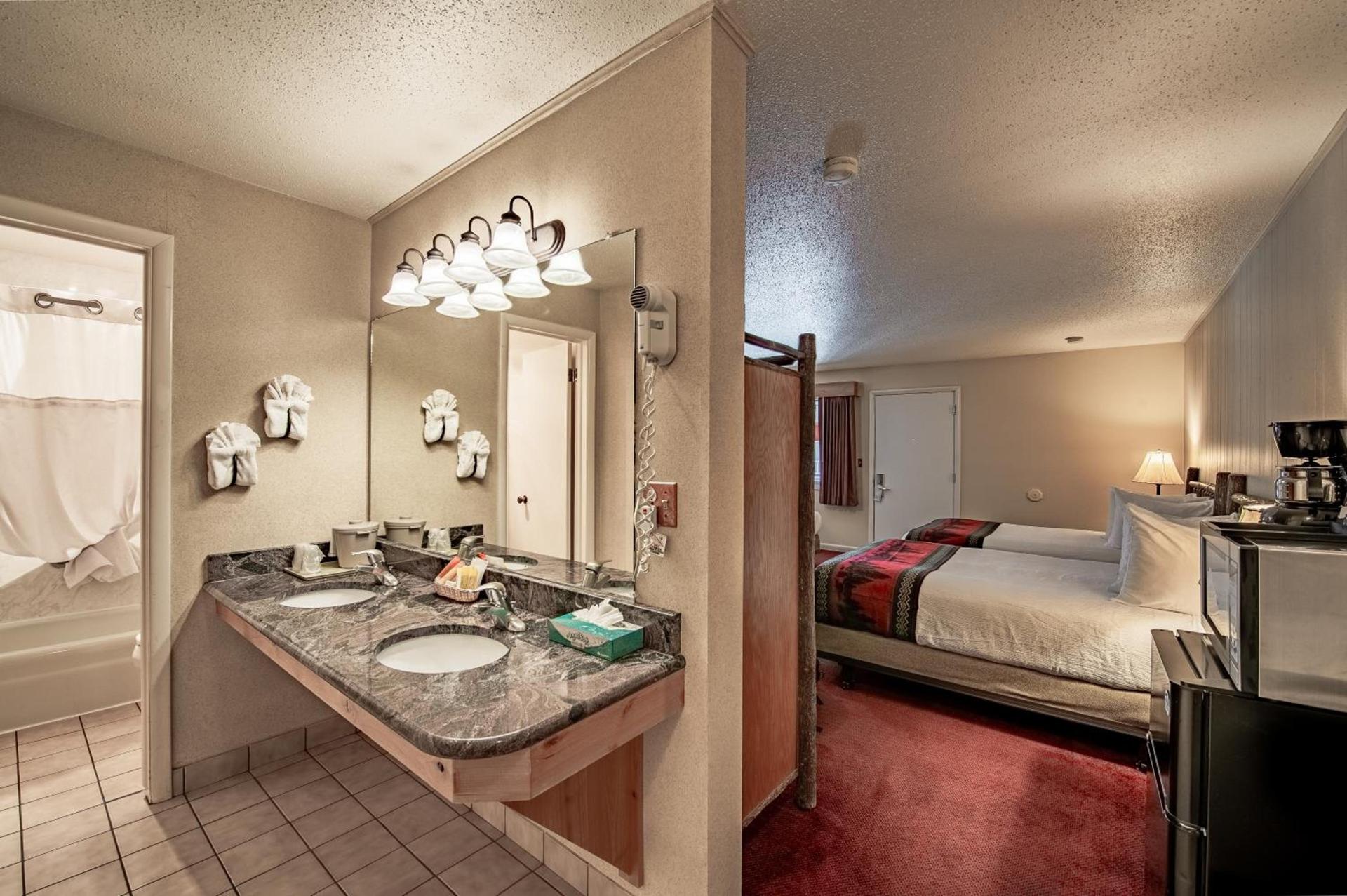 Antler Inn photo 4