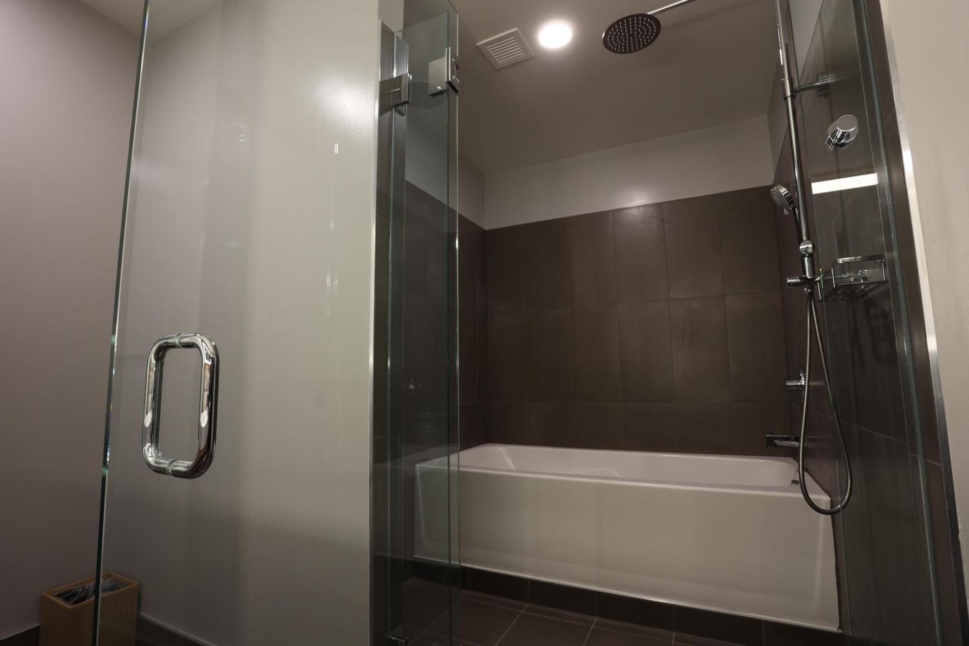 Cedartree Hotel Portland Hillsboro photo 57