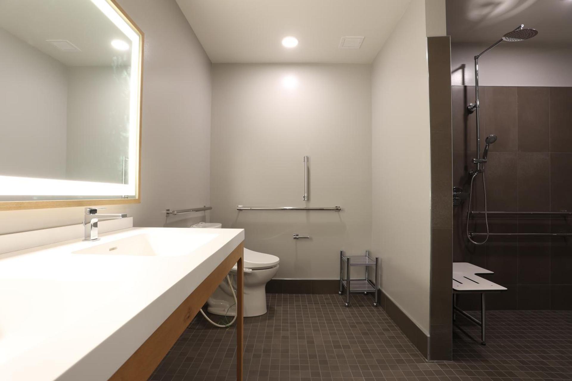 Cedartree Hotel Portland Hillsboro photo 59