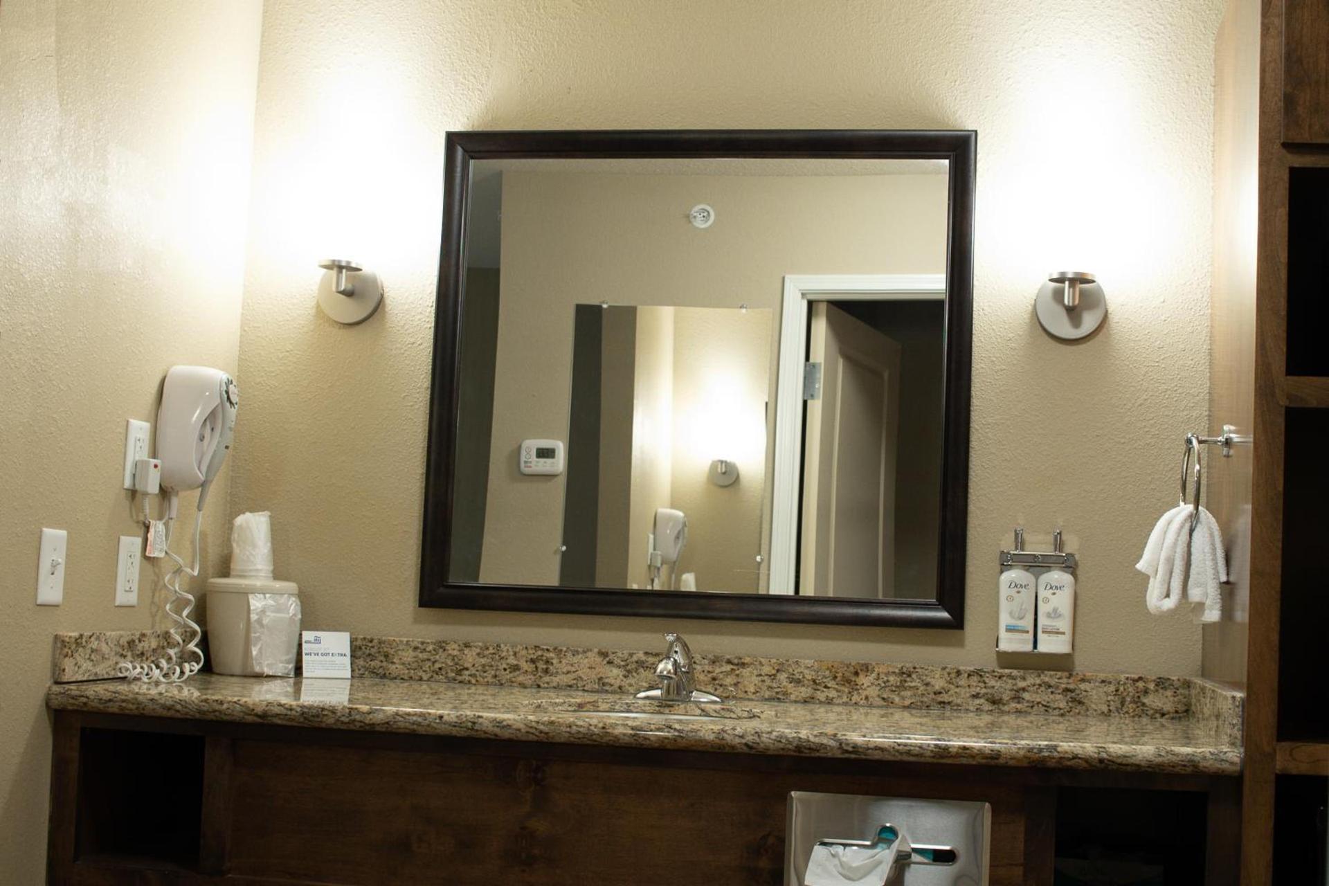 Holiday Inn Express & Suites - Williston by IHG photo 5
