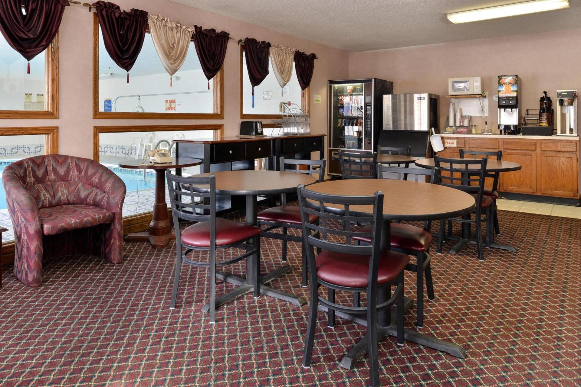 America's Best Value Inn Beardstown photo 9