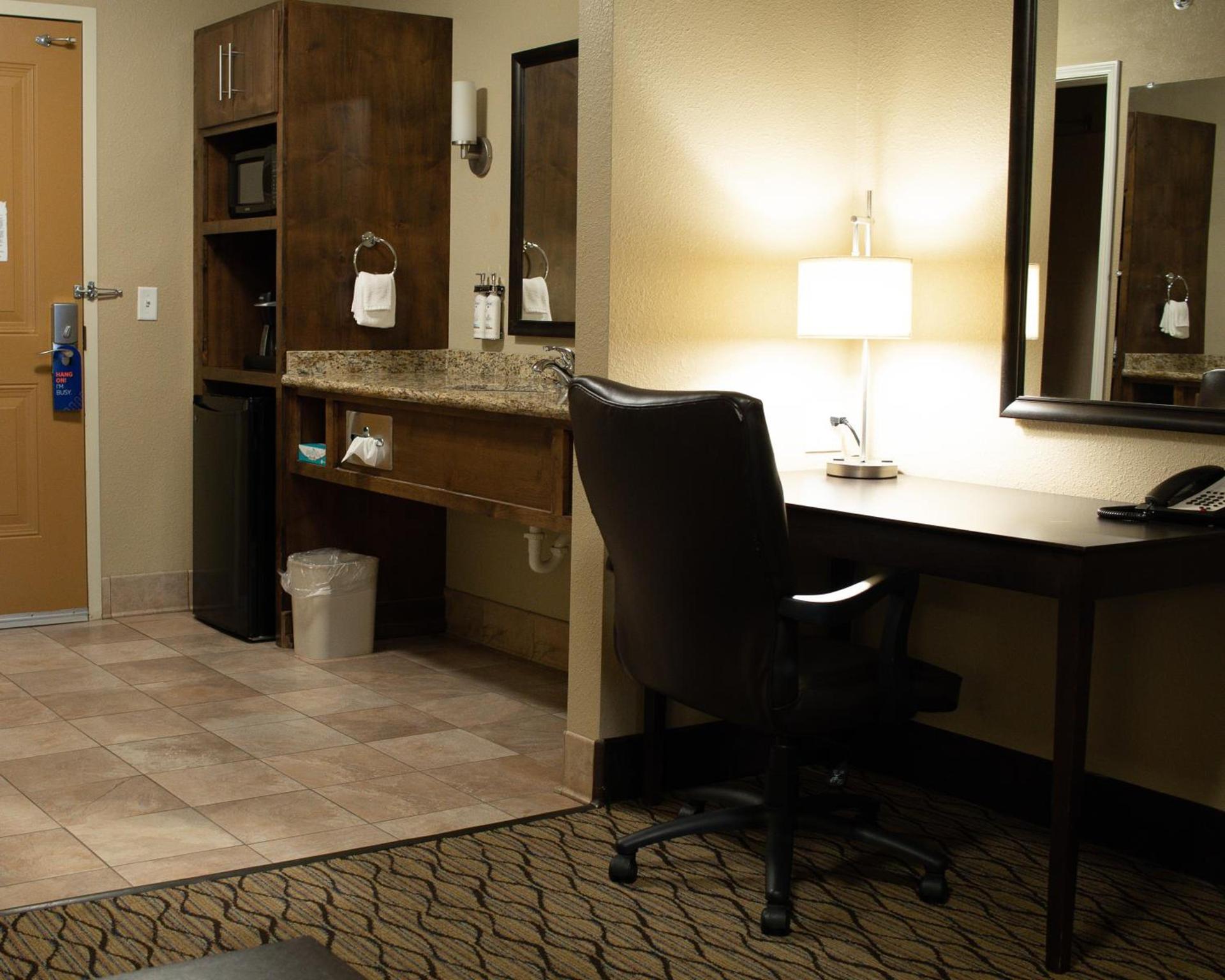 Holiday Inn Express & Suites - Williston by IHG photo 12