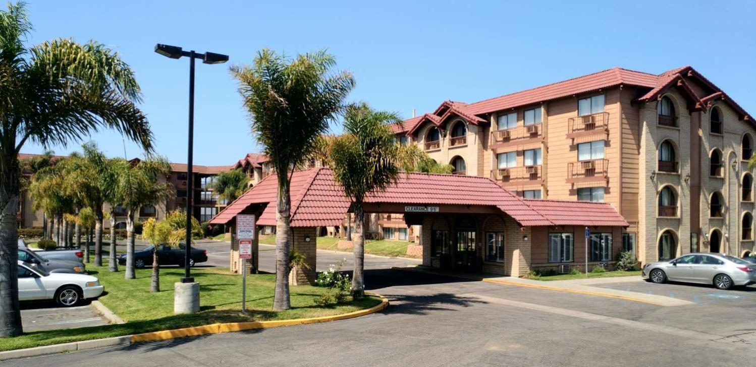 Lompoc Valley Inn and Suites photo 2