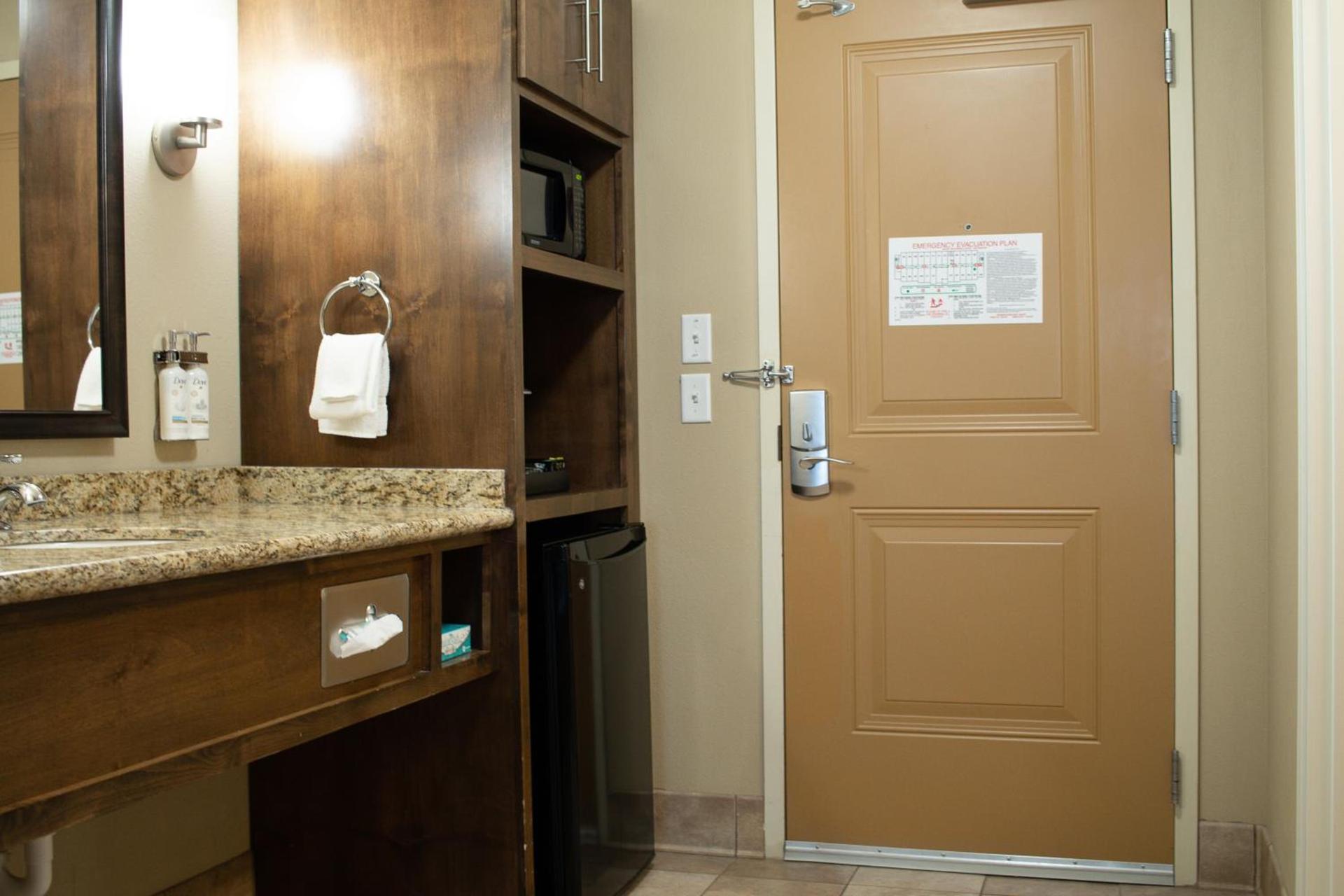 Holiday Inn Express & Suites - Williston by IHG photo 13