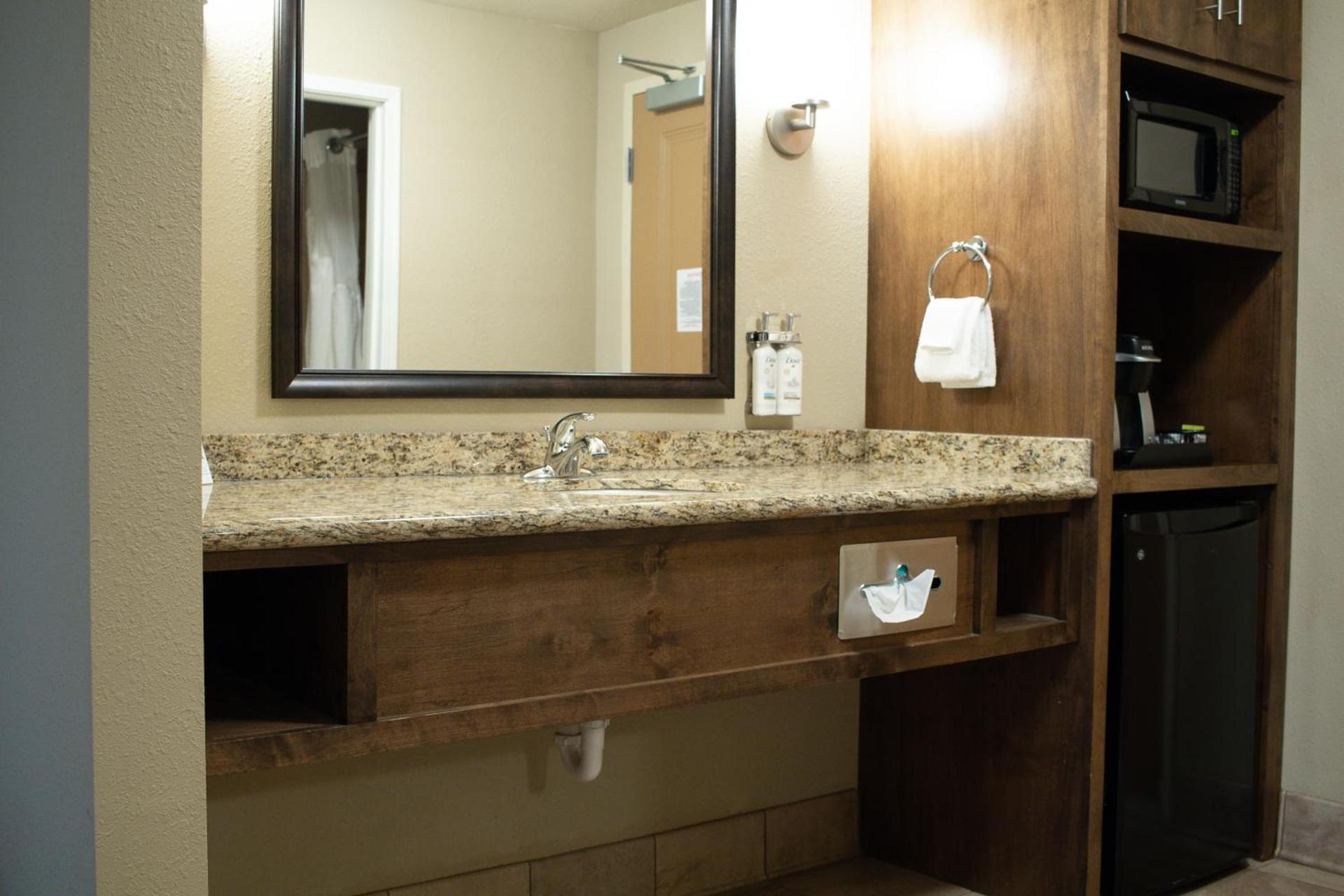 Holiday Inn Express & Suites - Williston by IHG photo 14