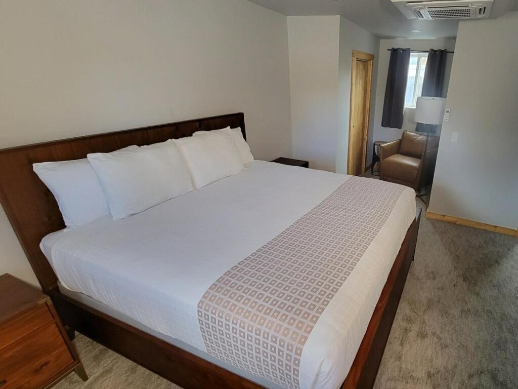Topaz Lodge photo 2