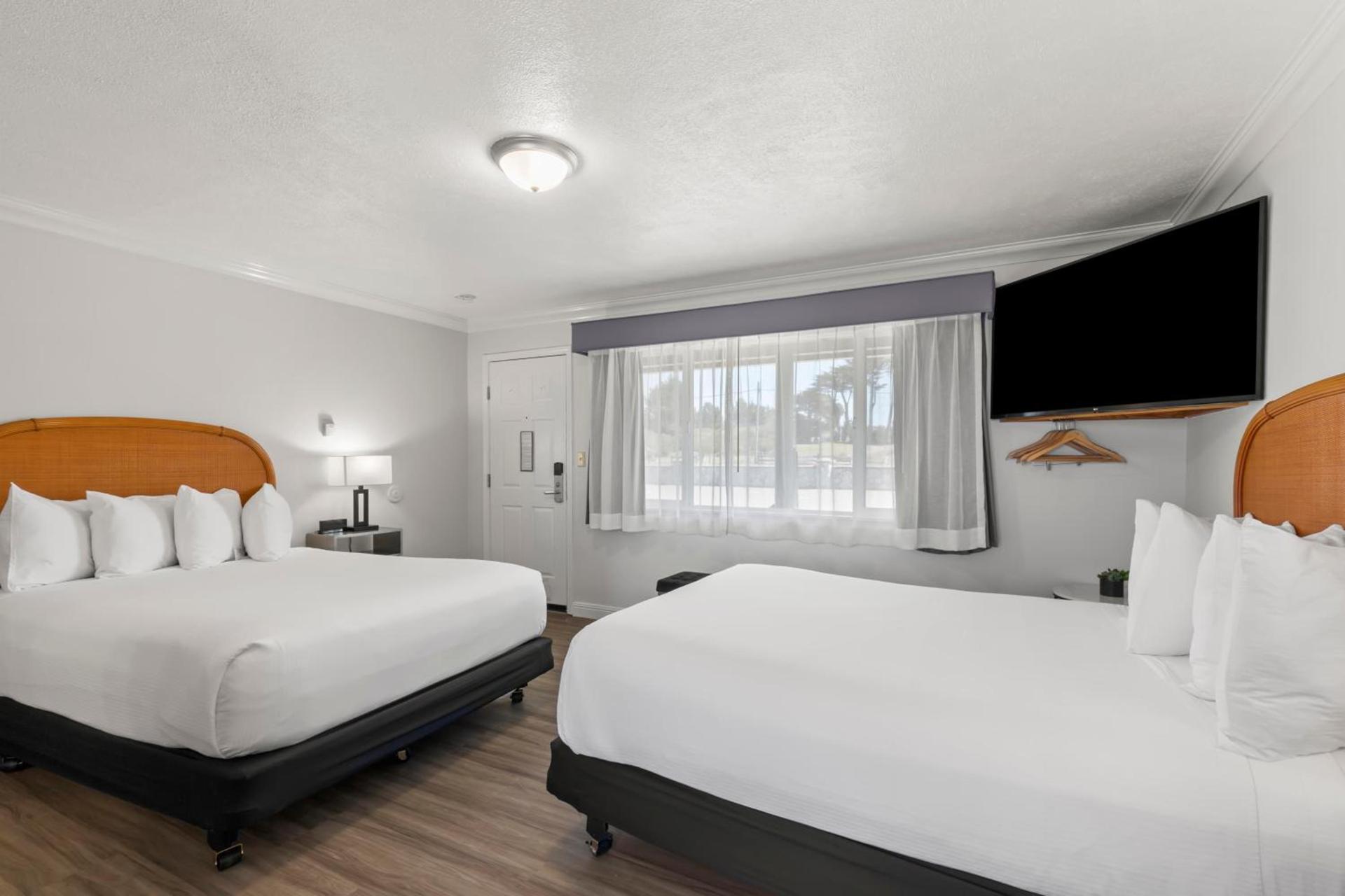 Beachcomber Motel photo 56