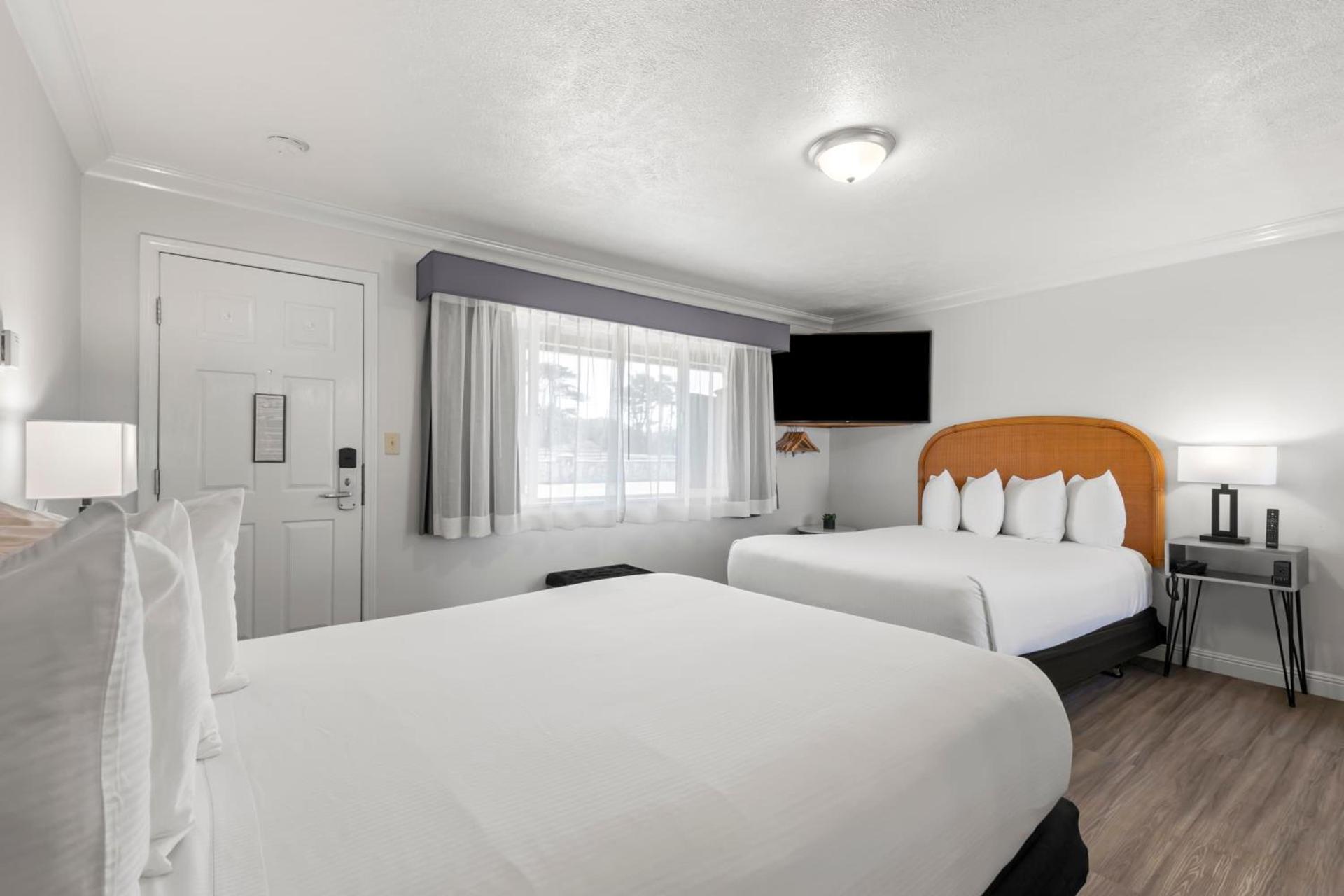 Beachcomber Motel photo 35
