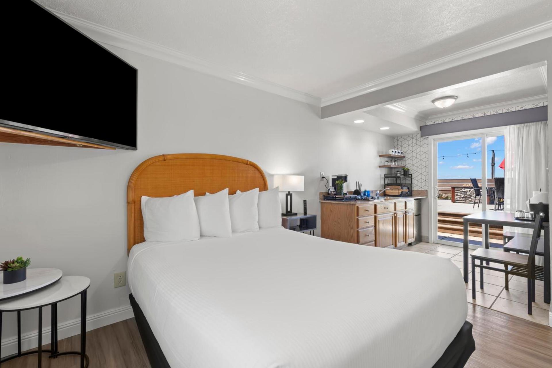 Beachcomber Motel photo 34