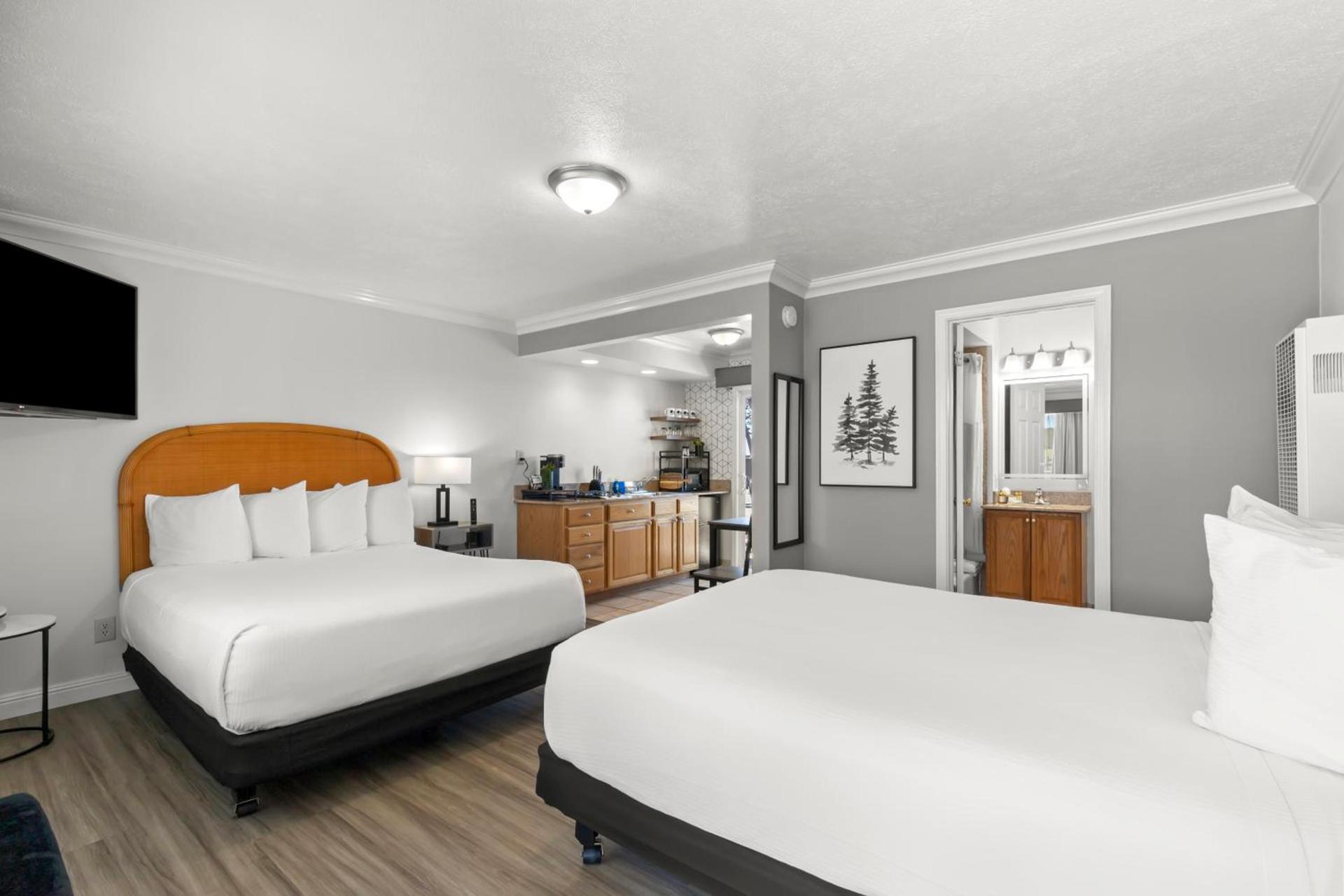 Beachcomber Motel photo 33