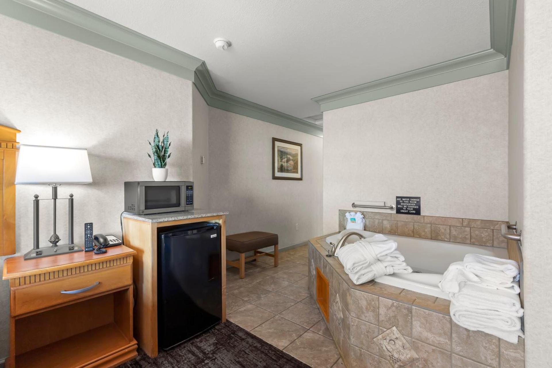 Beachcomber Motel photo 44