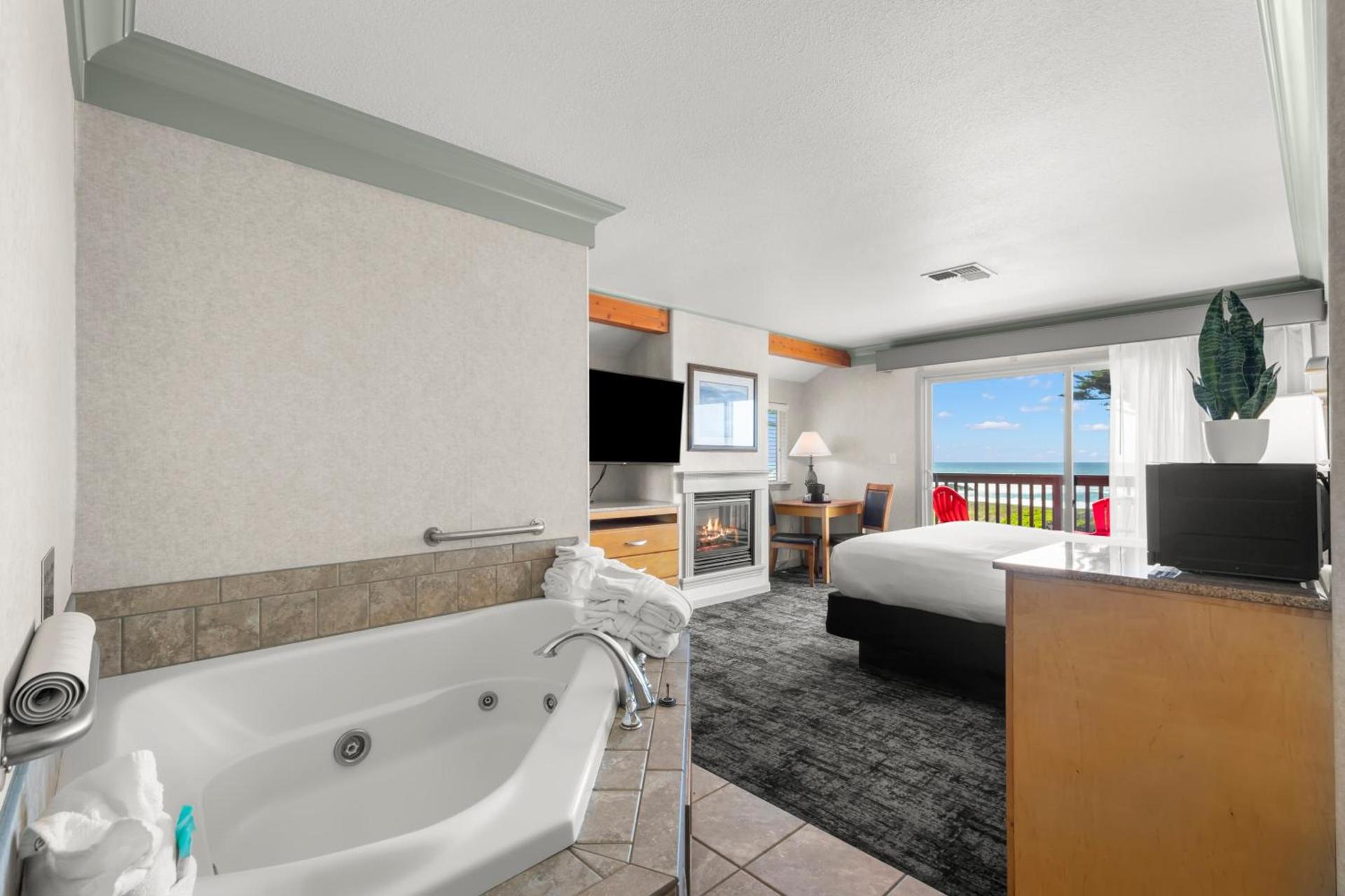 Beachcomber Motel photo 41