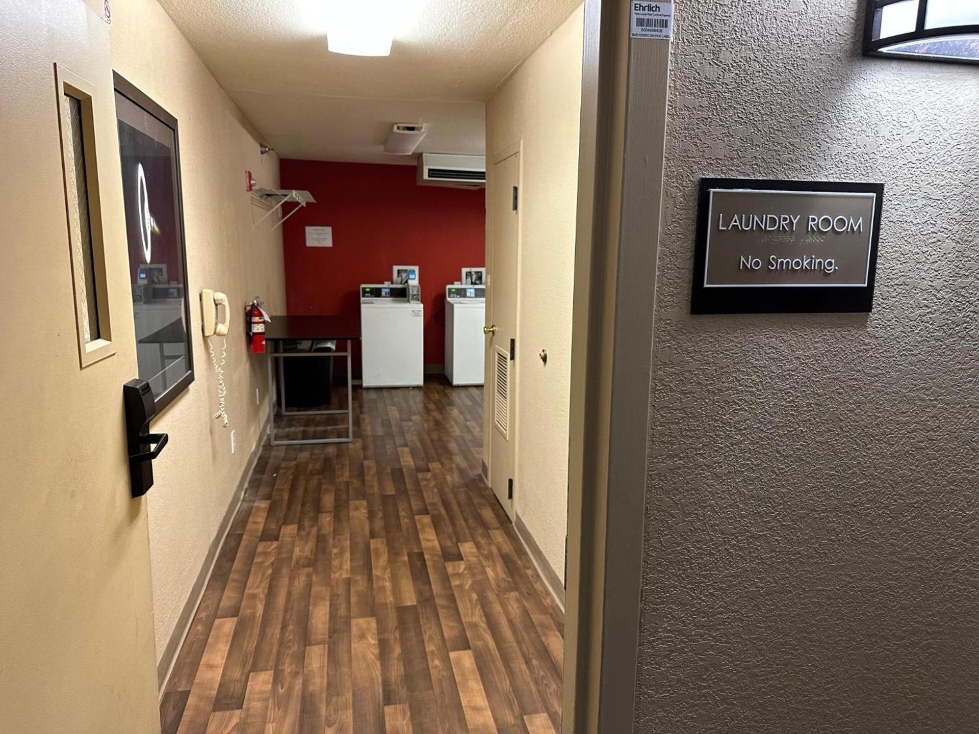 HomeTowne Studios by Red Roof Southfield photo 34