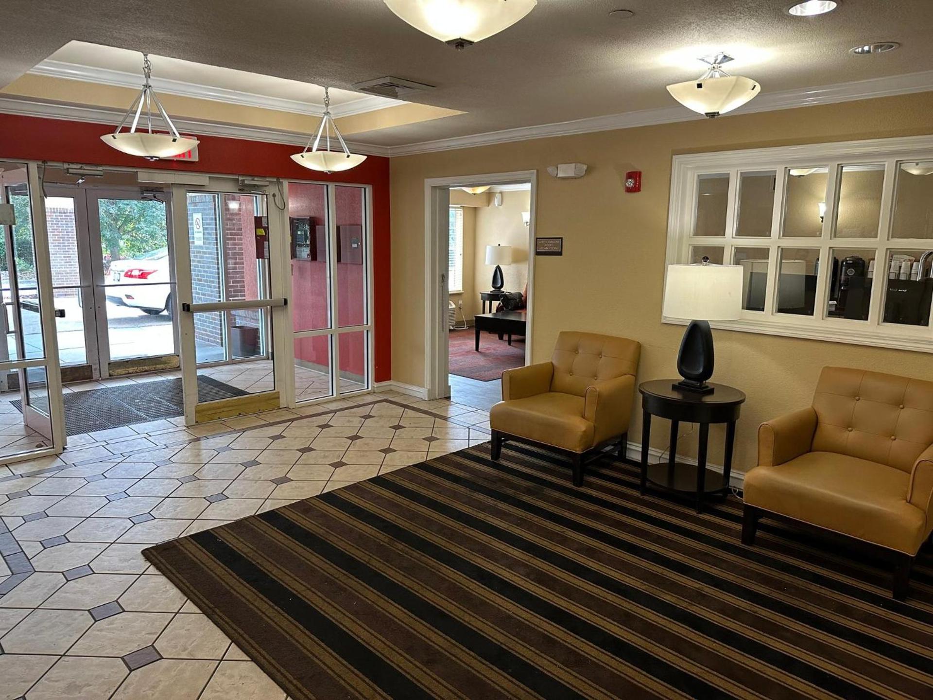 HomeTowne Studios by Red Roof Southfield photo 30
