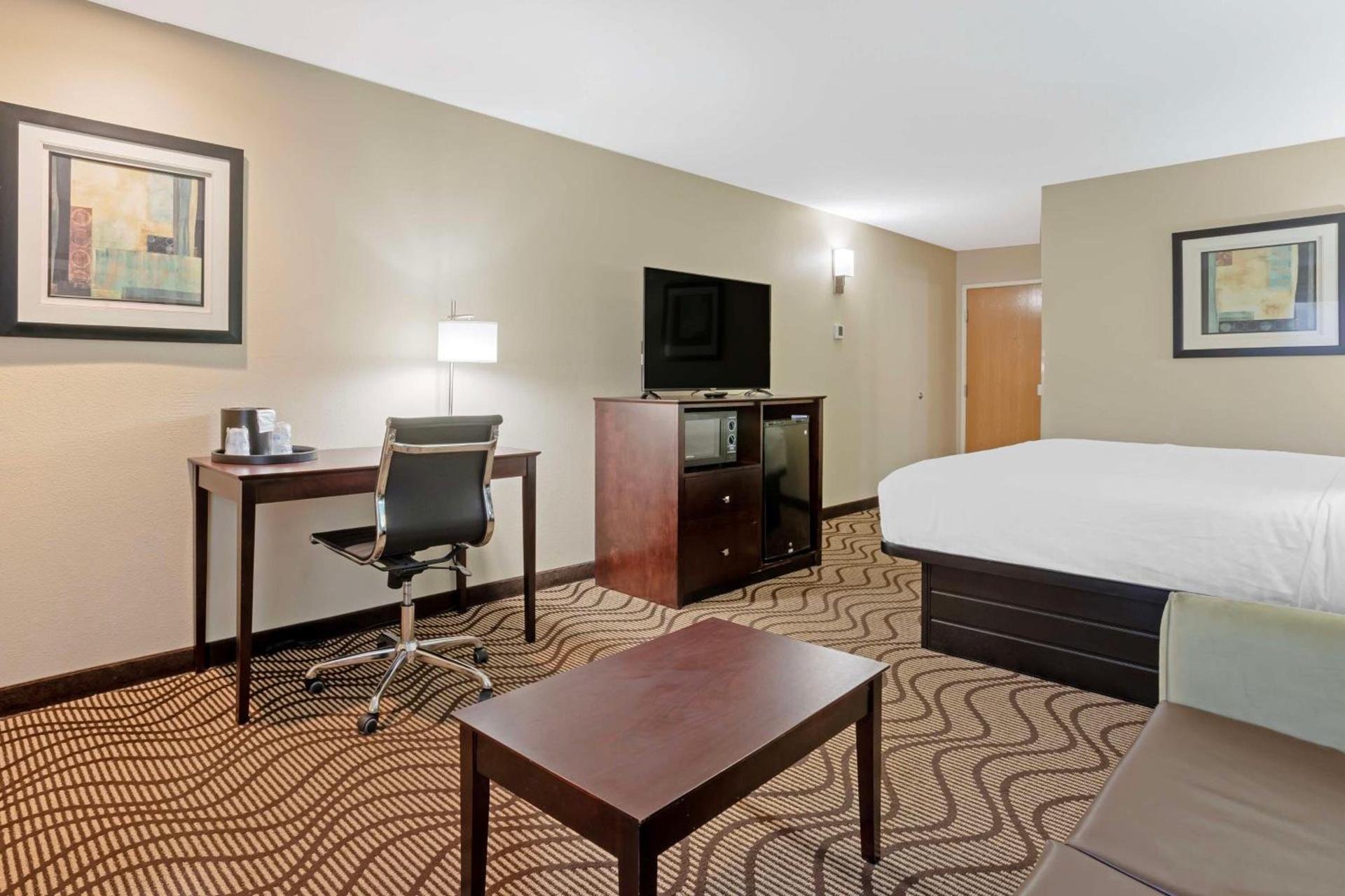 Best Western Plus Lonoke Hotel photo 15