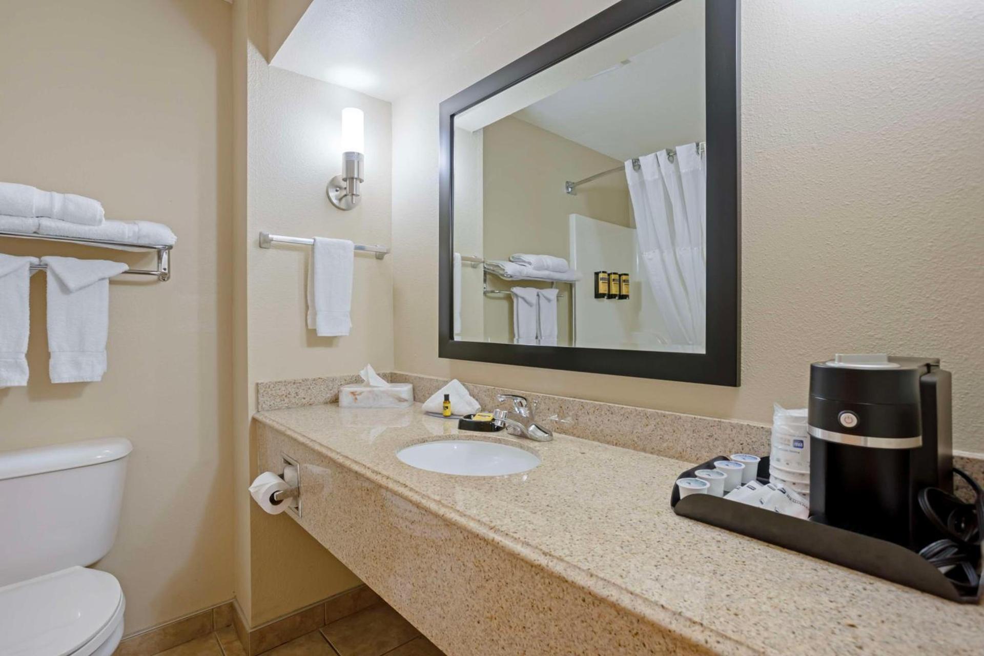 Best Western Plus Lonoke Hotel photo 24