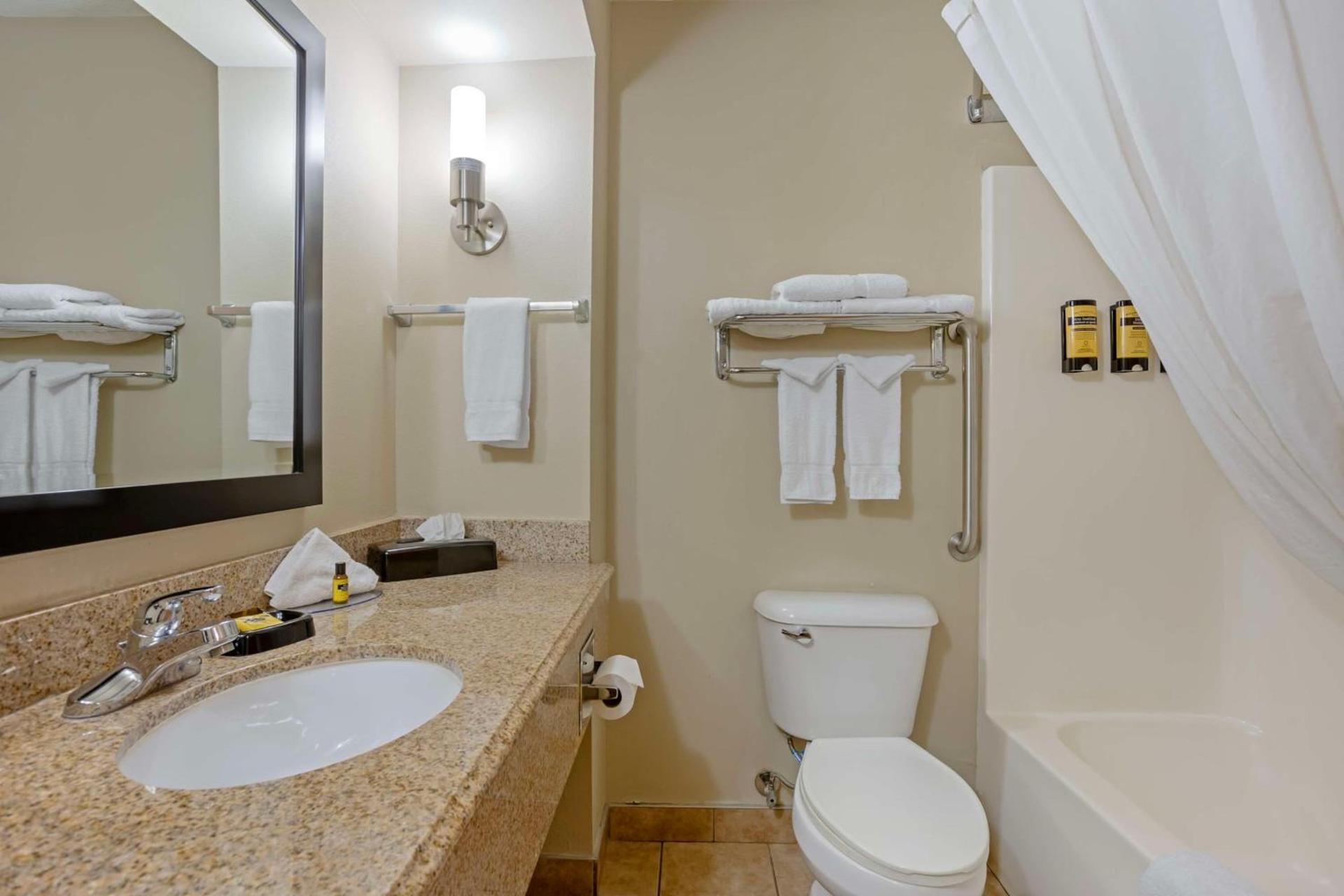 Best Western Plus Lonoke Hotel photo 25