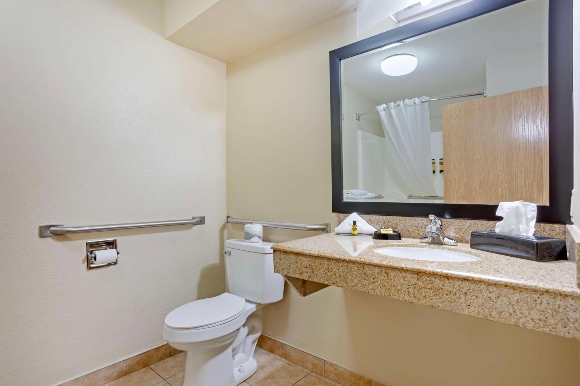 Best Western Plus Lonoke Hotel photo 27
